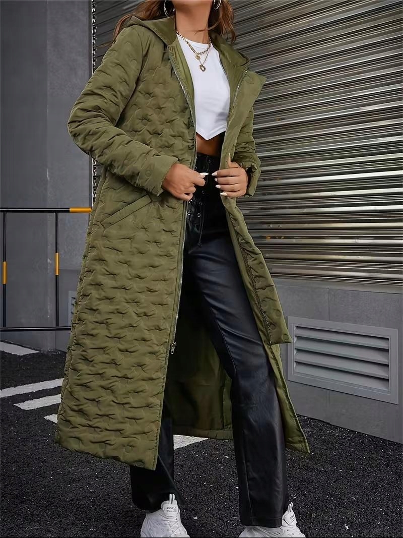 Dámský kabát zelený, dlouhý, prošívaný s kapucí. Styl pohodlí pro každodenní nošení S