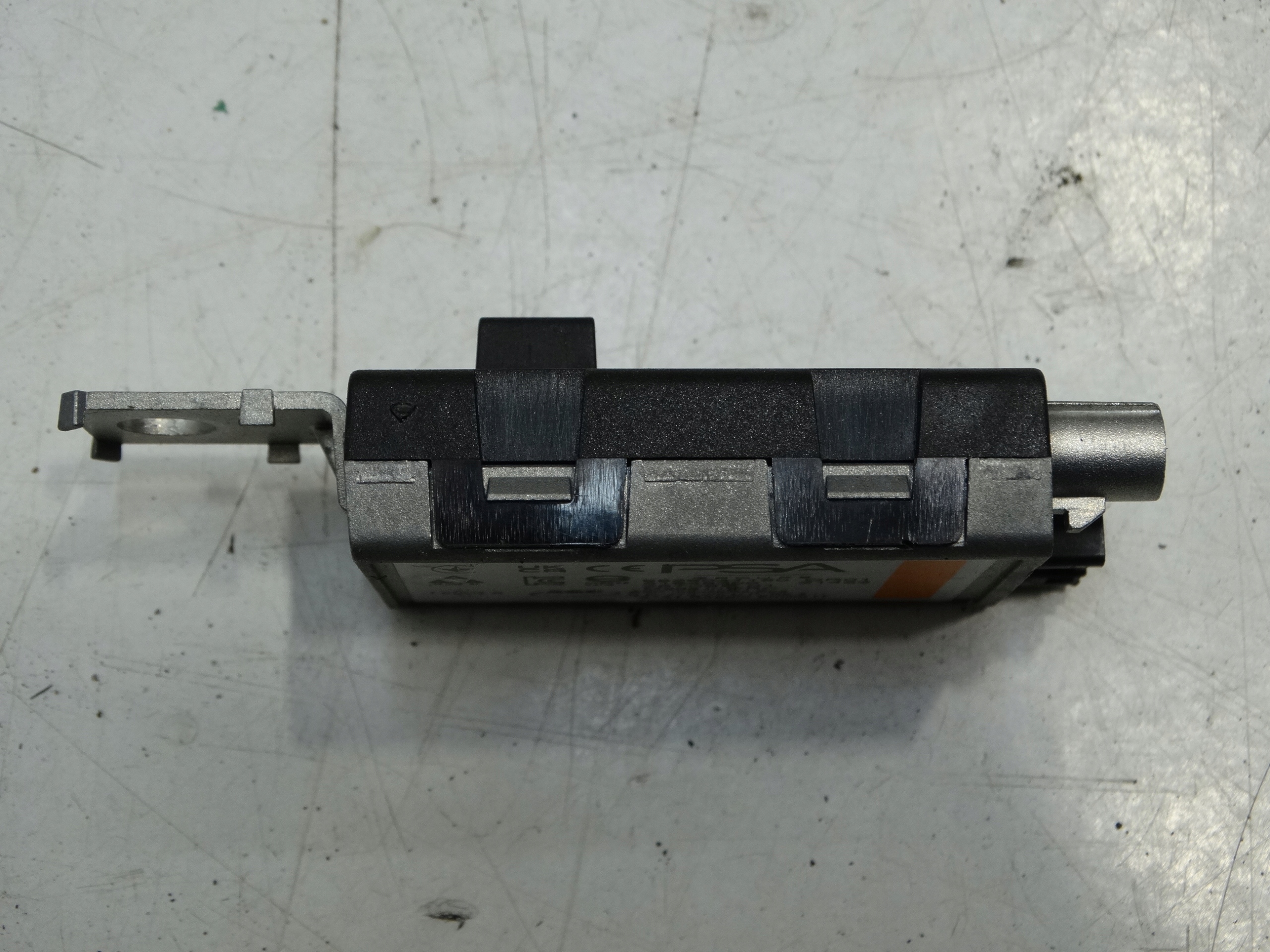 antenna amplifier module PEUGEOT 5008 II 2023R. 9829041180