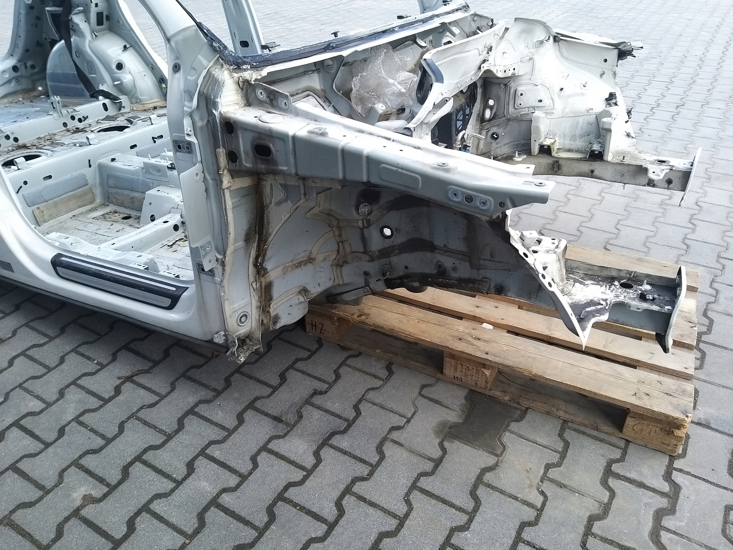 AUDI Q3 8U 11r-18r threshold quarter right front pillar A+B LB9A