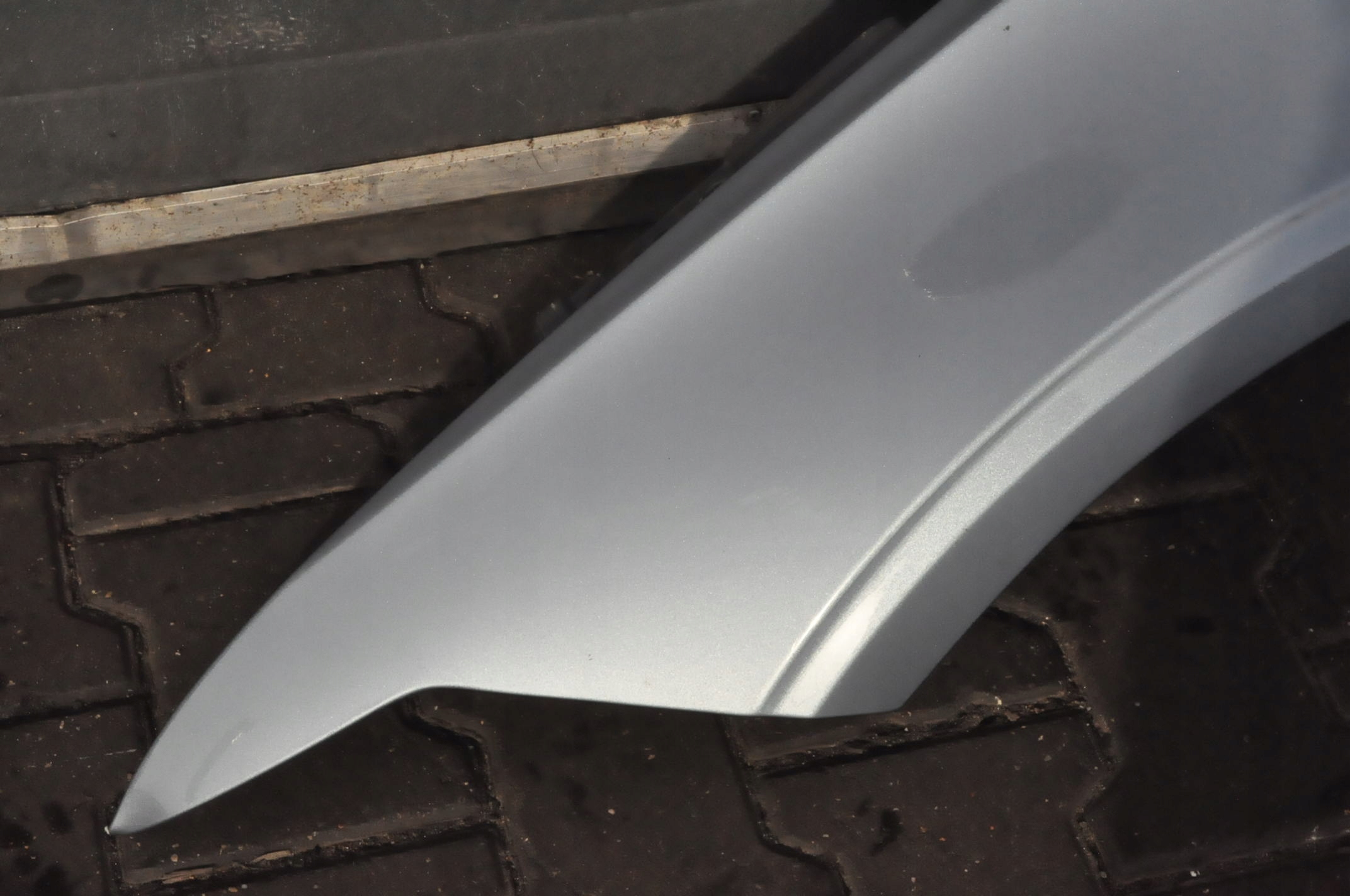 VOLVO S90 II V90 BŁOTNIK LEWY PRZEDNI LEWY PRZÓD W KOLORZE 721 Jakość części (zgodnie z GVO) O - oryginał z logo producenta pojazdu (OE)