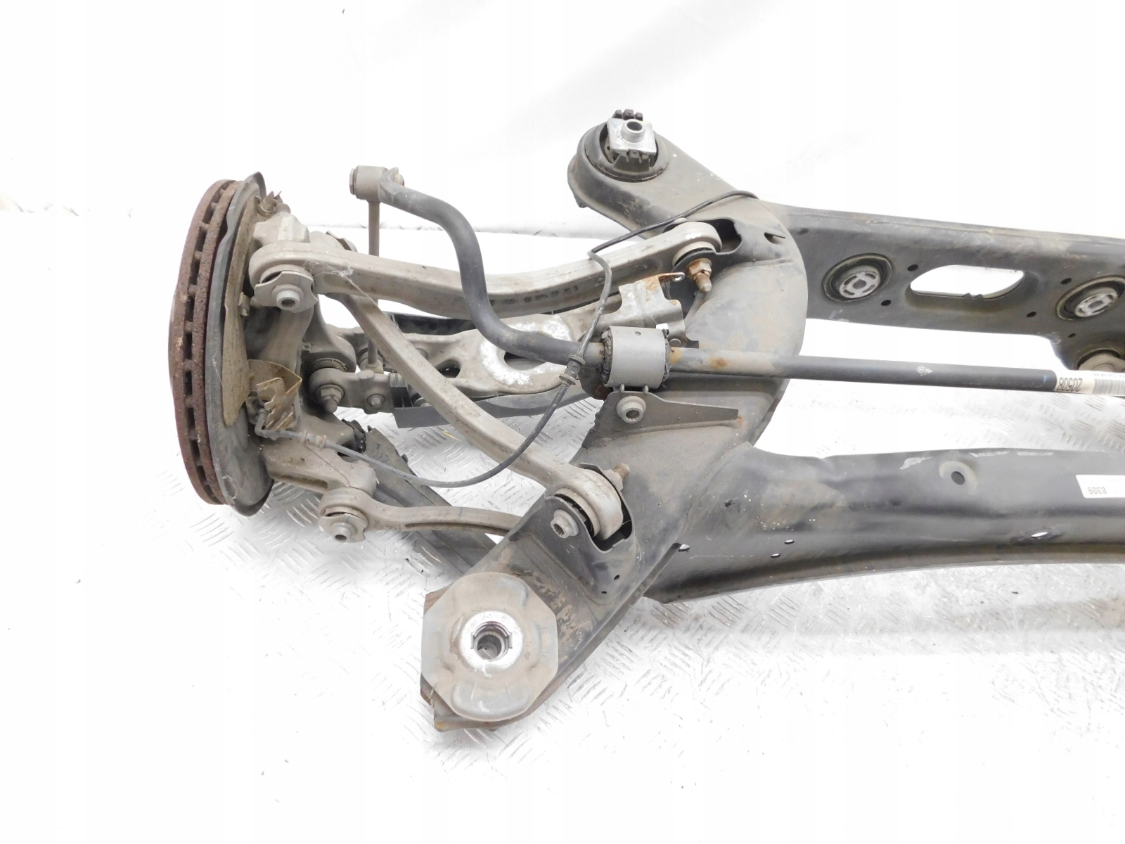 BELKA OŚ ZAIWESZENIE WAHACZ Mercedes C W205 KOMBI Numer katalogowy części A2053508309