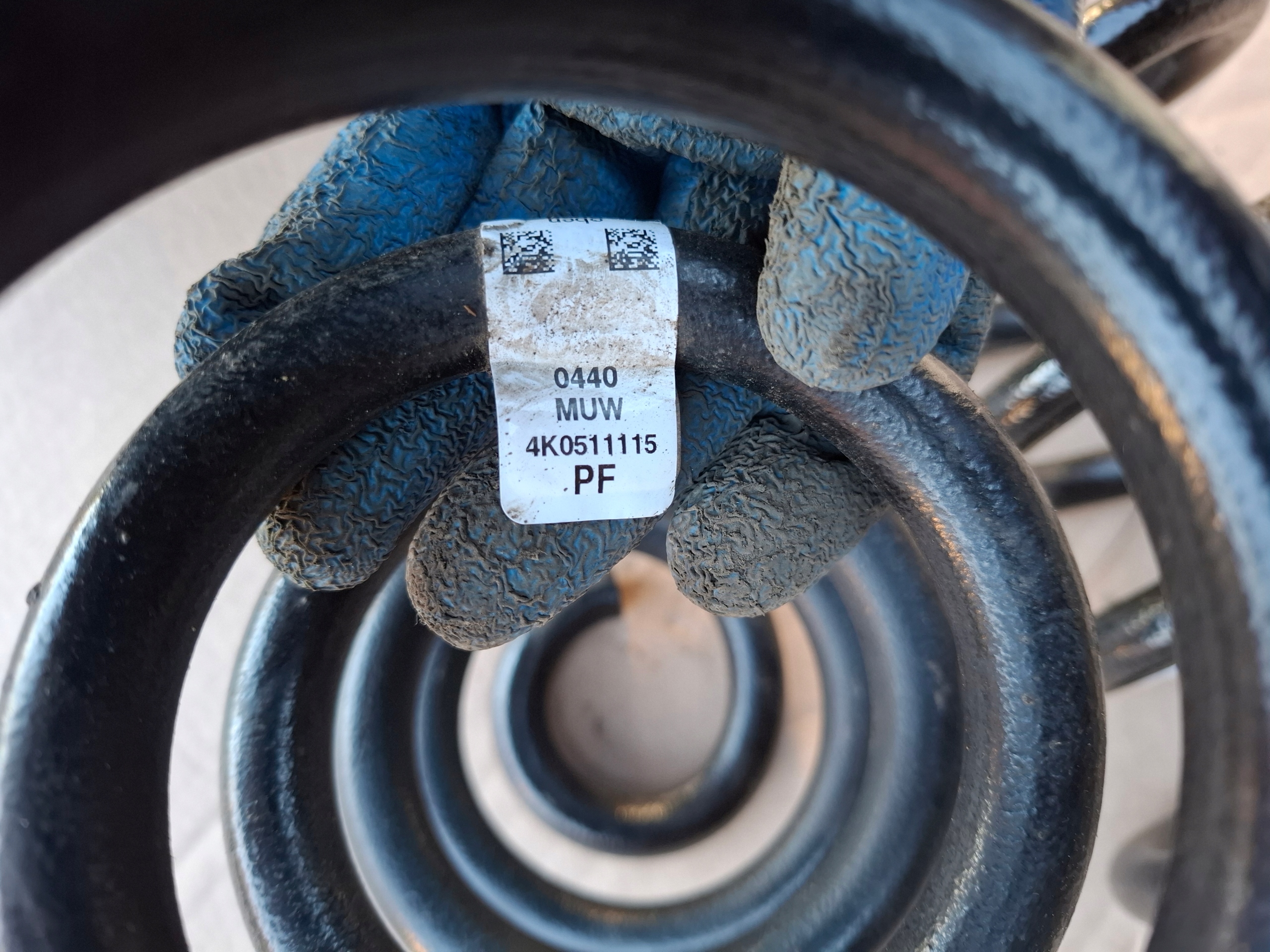 Audi RS6 C8 2023 left right spring rear springing