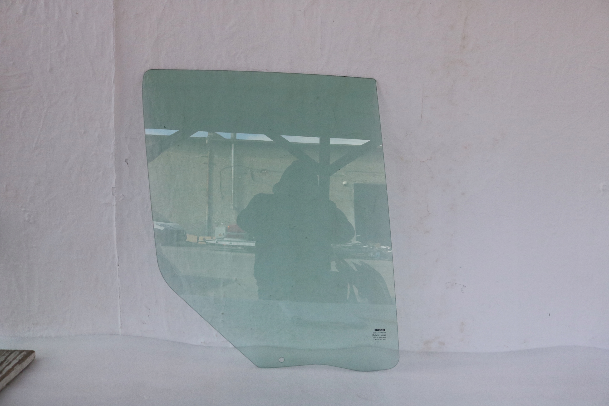 IVECOSZYBA20R - IVECO DAILY 14-СТЕКЛО ПРАВОЙ ПЕРЕДНЕЙ ДВЕРИ 20R