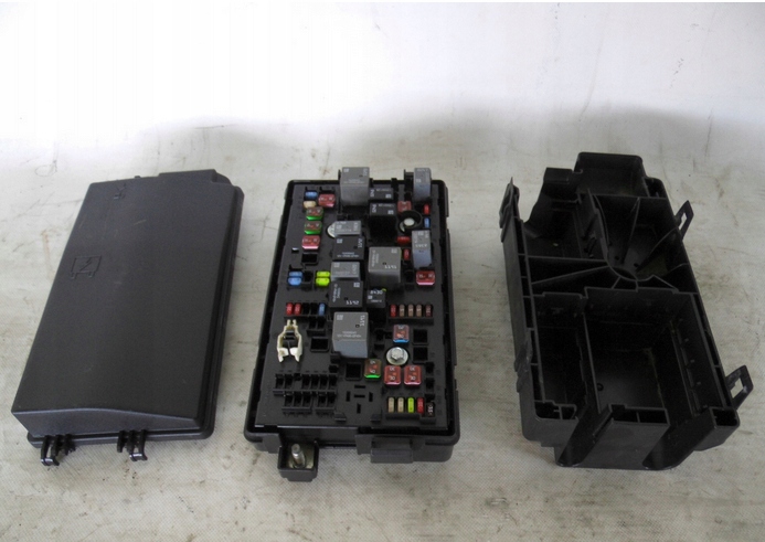 SKRZYNKA BEZPIECZNIKÓW CHEVROLET CAMARO 3.6 10-