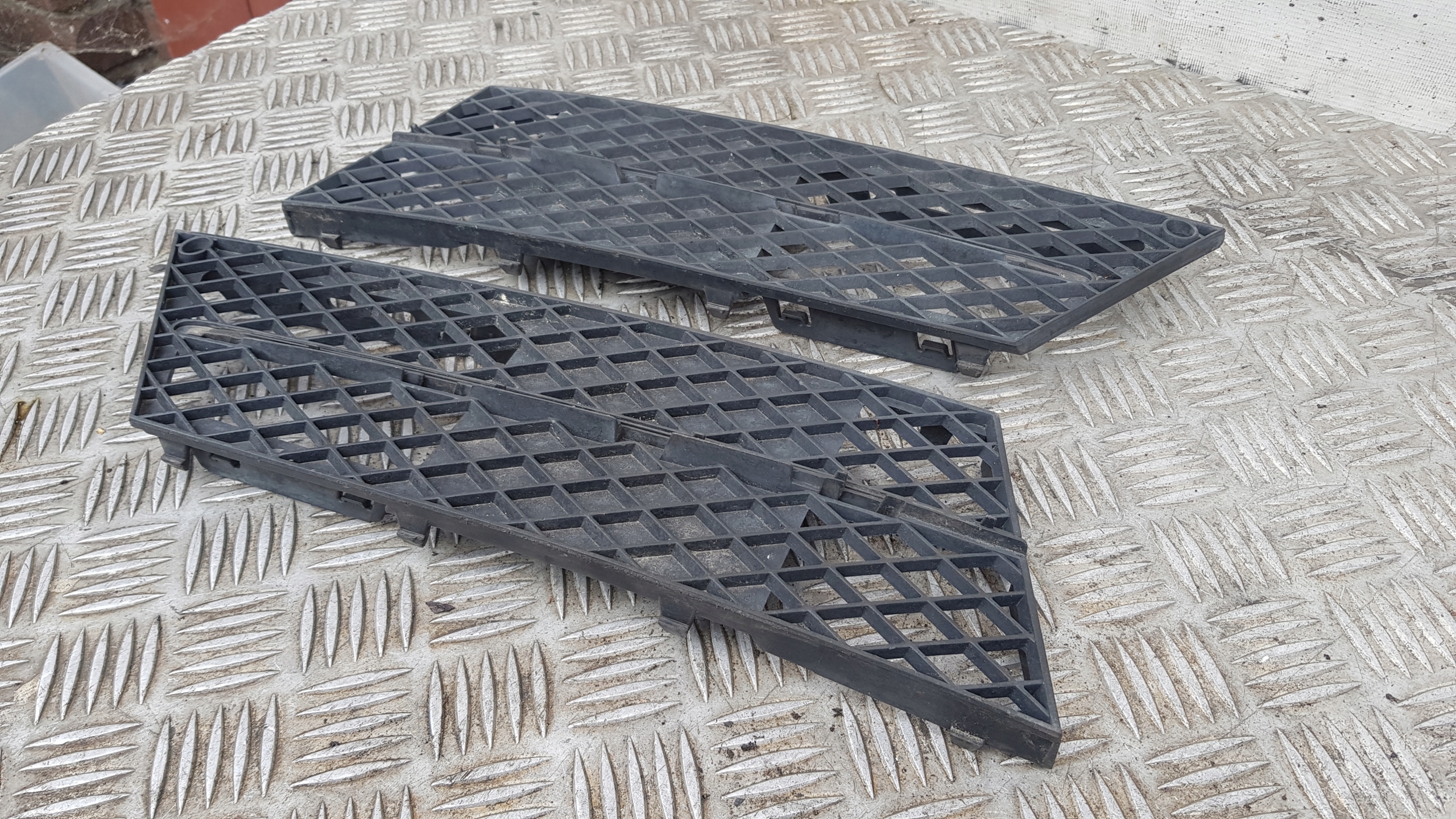 BMW 5 E61 E60 grid of a bumper left right