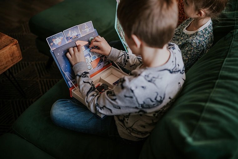 JANOD MAGNETIBOOK KOSMOS Układanka magnetyczna Liczba elementów 70 szt.