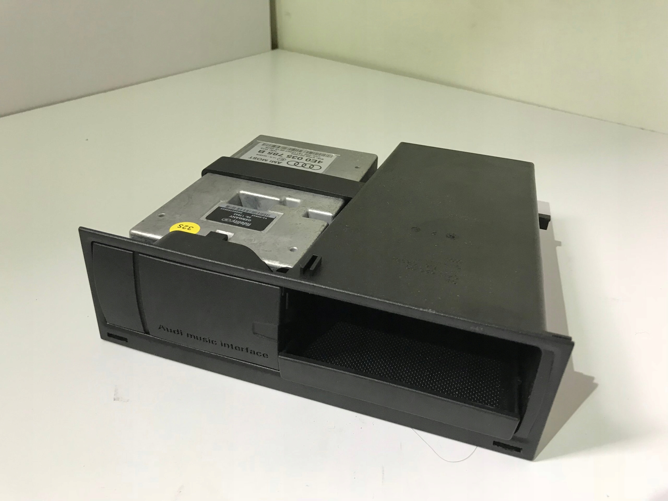 0000000000 - Audi A5 3.0 TDI модуль интерфейса AMI 4e0035785b