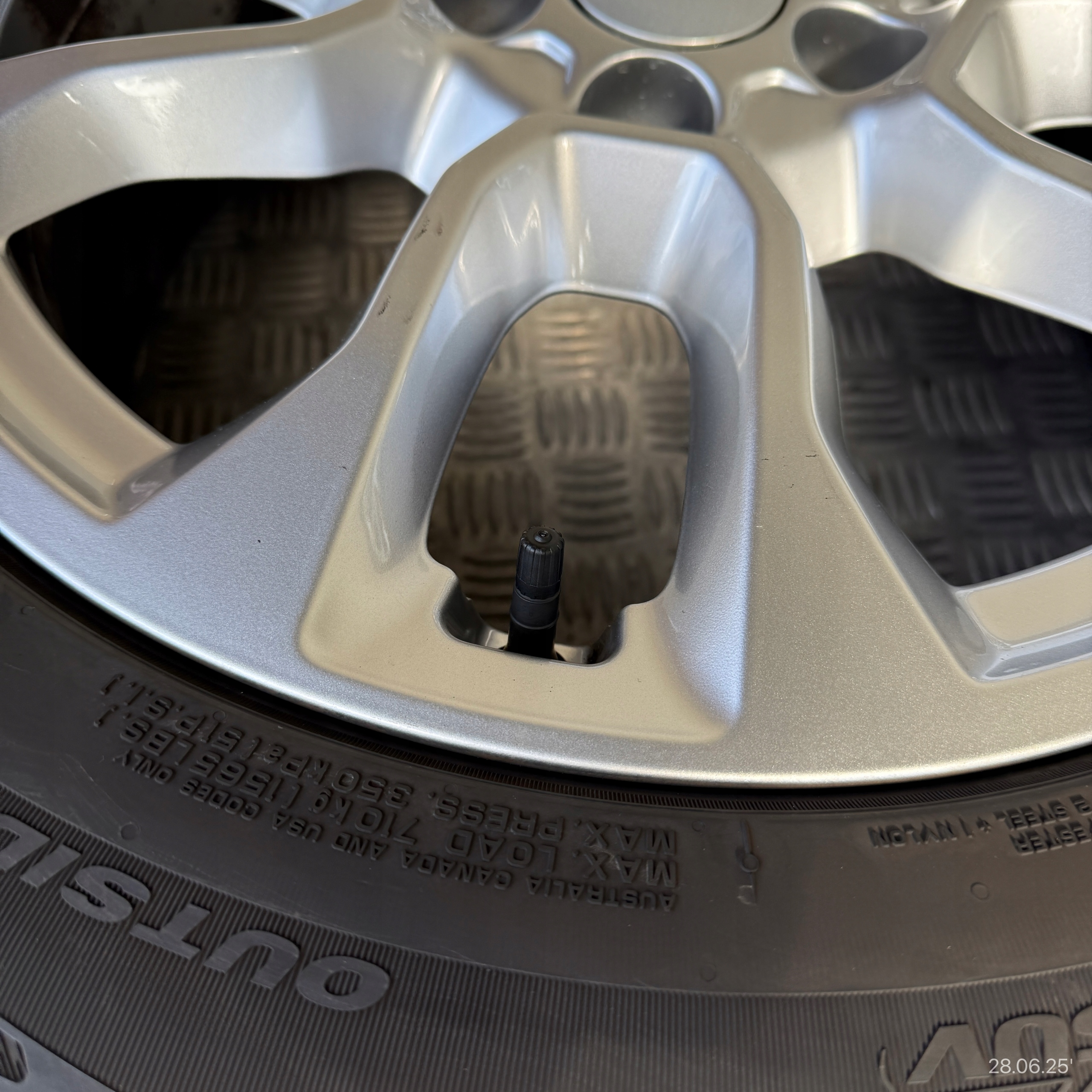 discs wheels tyres JEEP COMPASS II NEXEN 215/60/17" 5MM summer