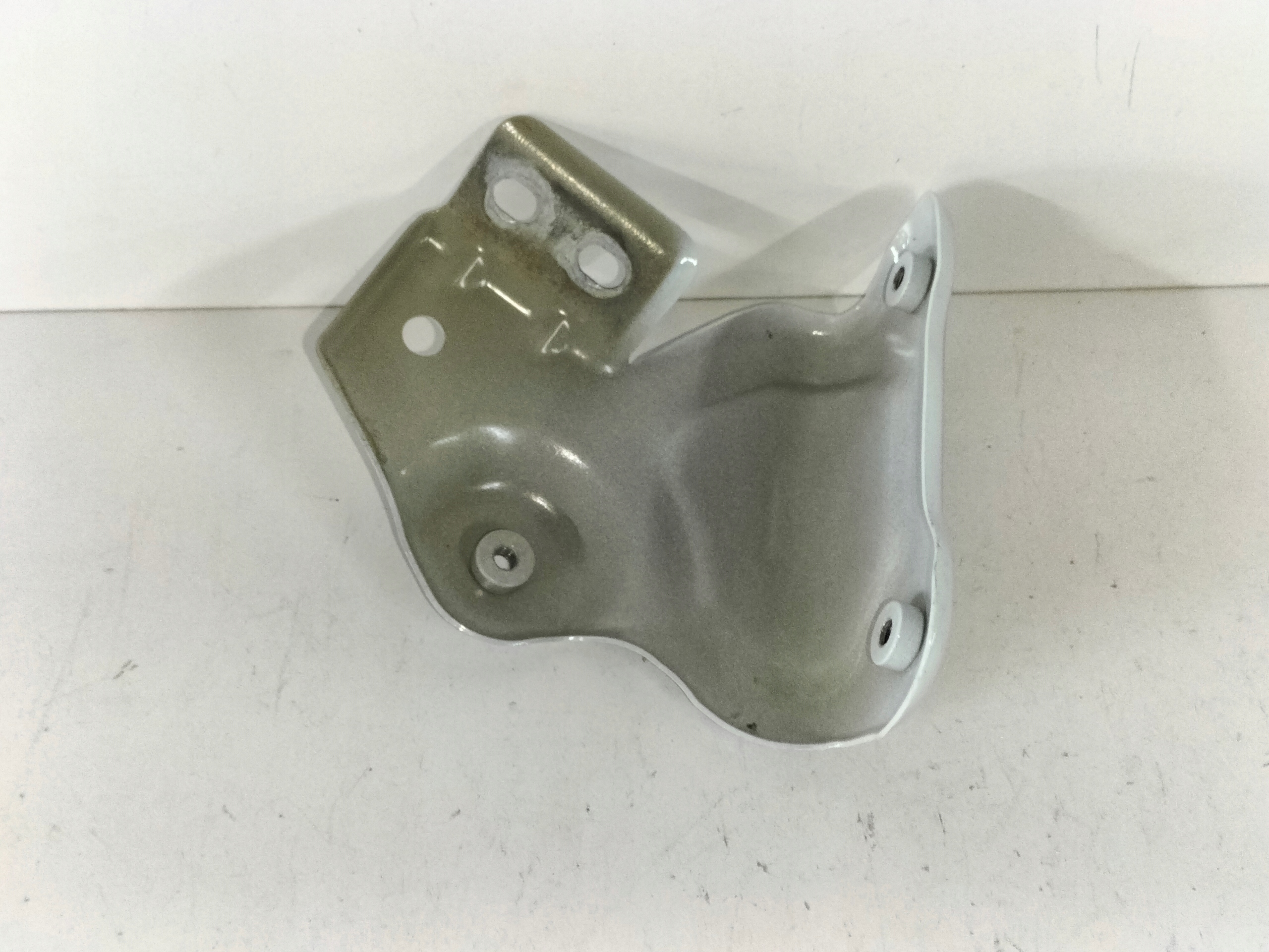SUPPORT PLAQUE AILE AVANT GAUCHE SKODA FABIA III 14