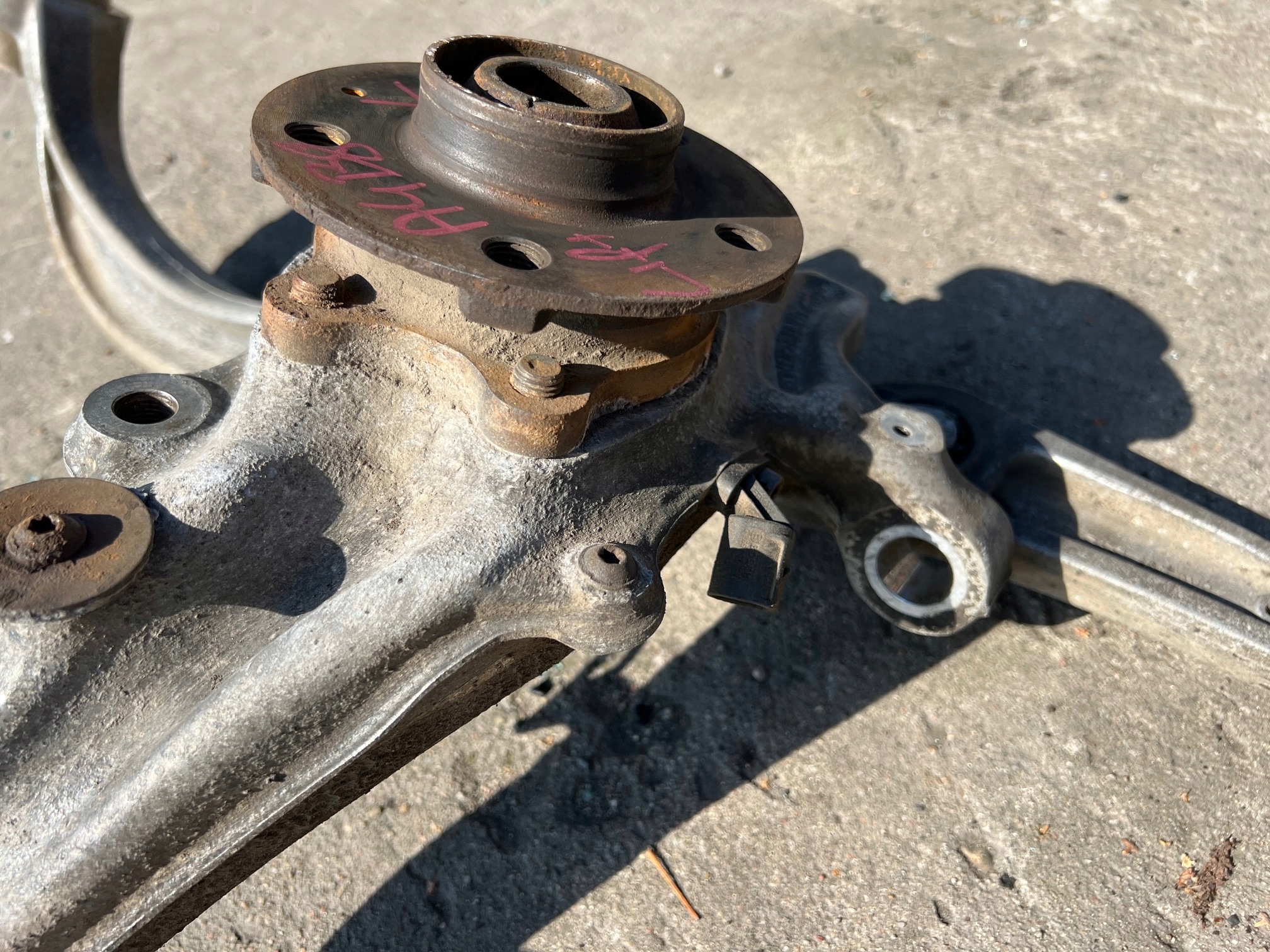 AUDI otoč levá přední levý předek ramene 4G0407241C 8K0407257ABS