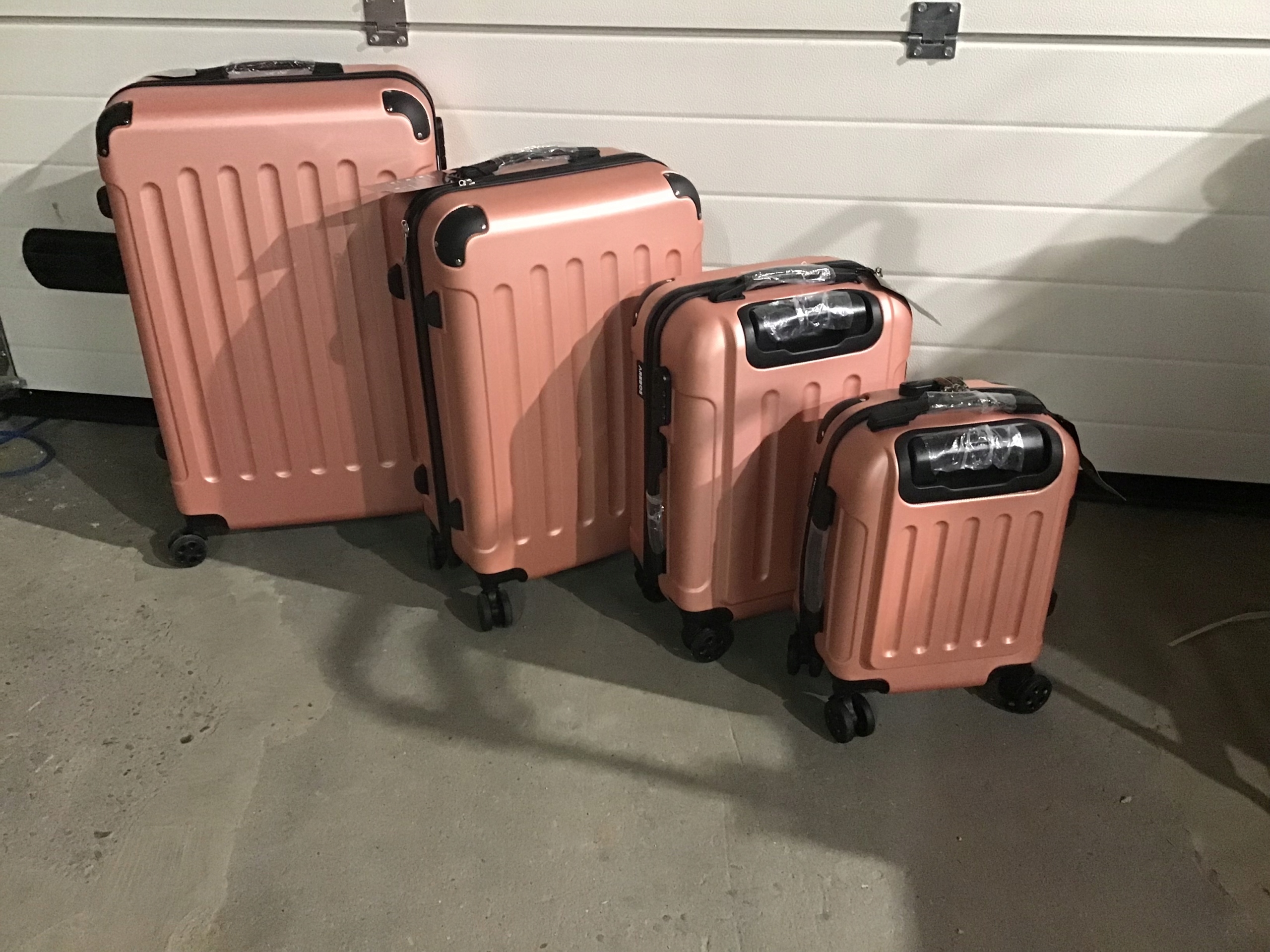 4-częściowy zestaw walizek podróżnych w kolorze różowego złota AR-HE-RK4G EAN (GTIN) 4252023112185