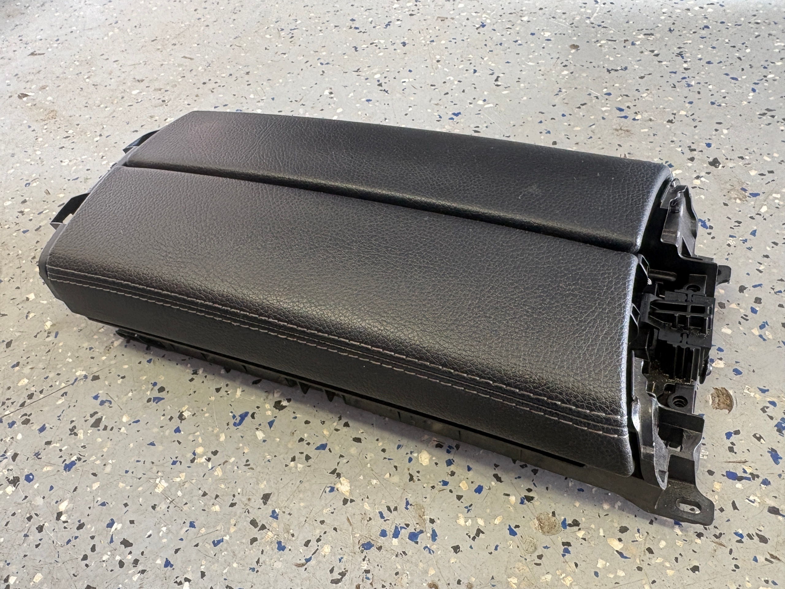 MERCEDES A klasse W177 armlehne 1358450
