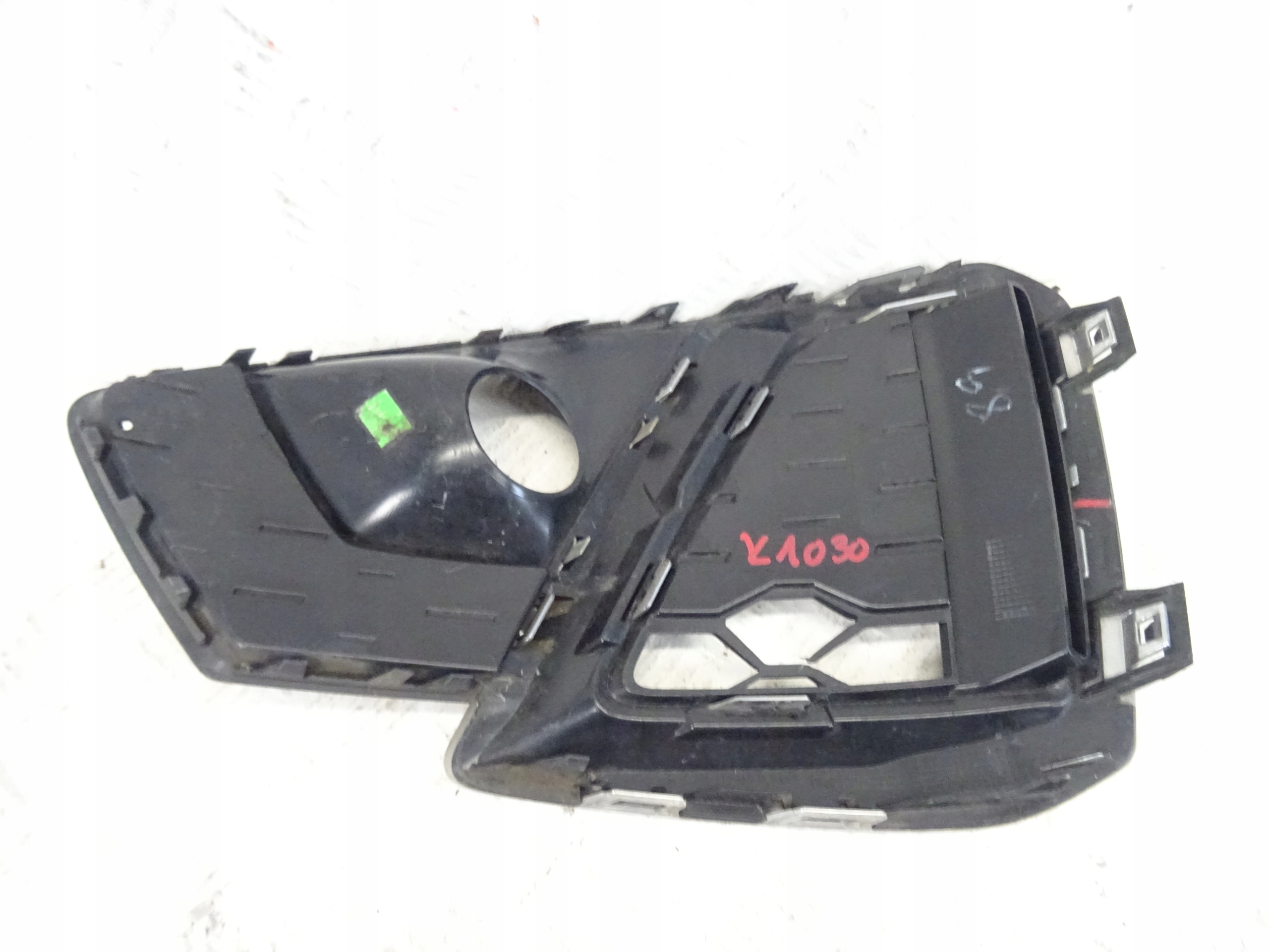 grid of a bumper front front left AUDI A4 B9 LIFT S-LINE 8W0807681AM