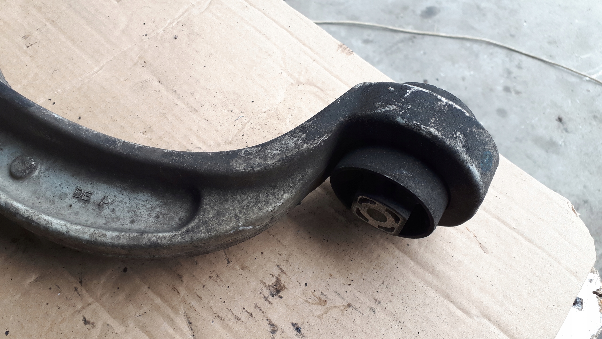 A4 B8 arm left front 8K0407695F 2.7 3.0 TDI A5