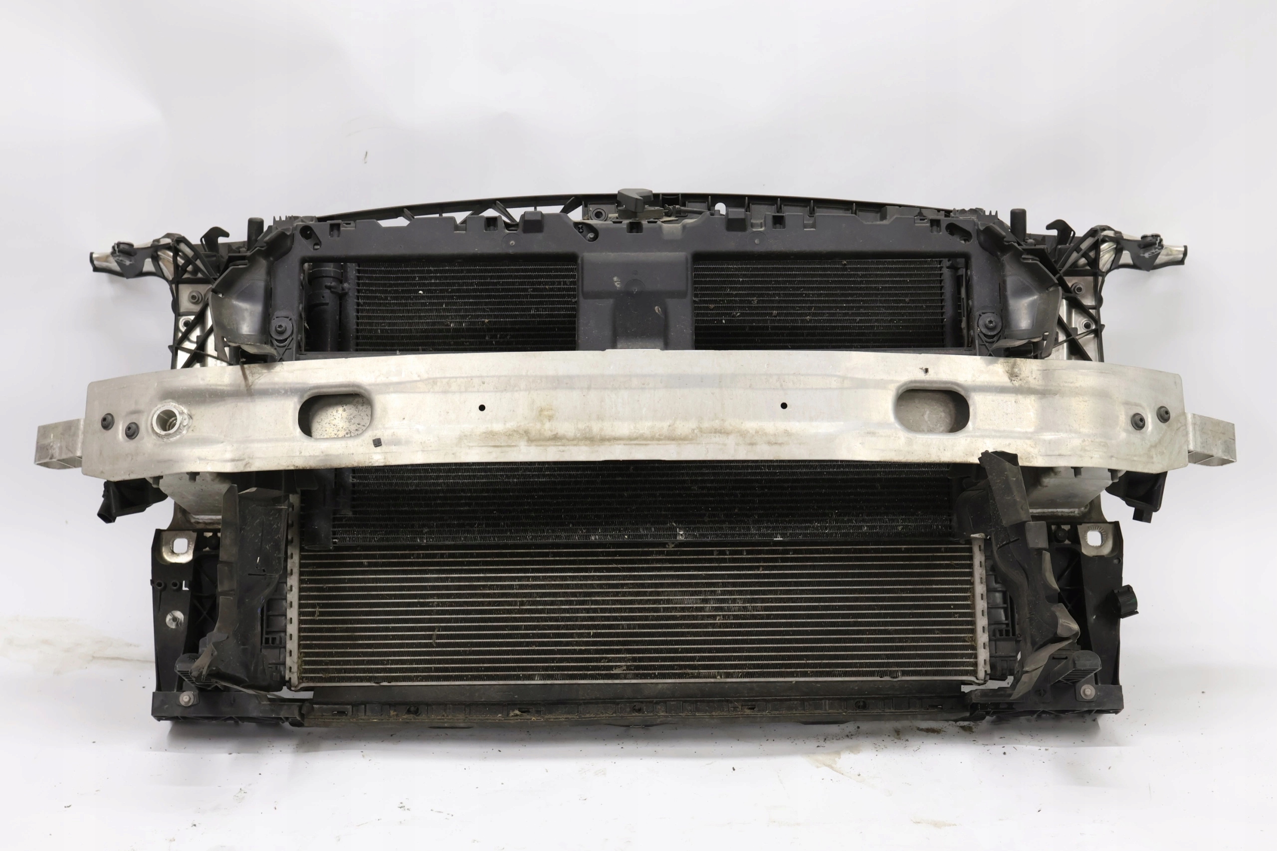 Audi A4 B9 pas przedni 8W0807113 2.0TDI 150KM