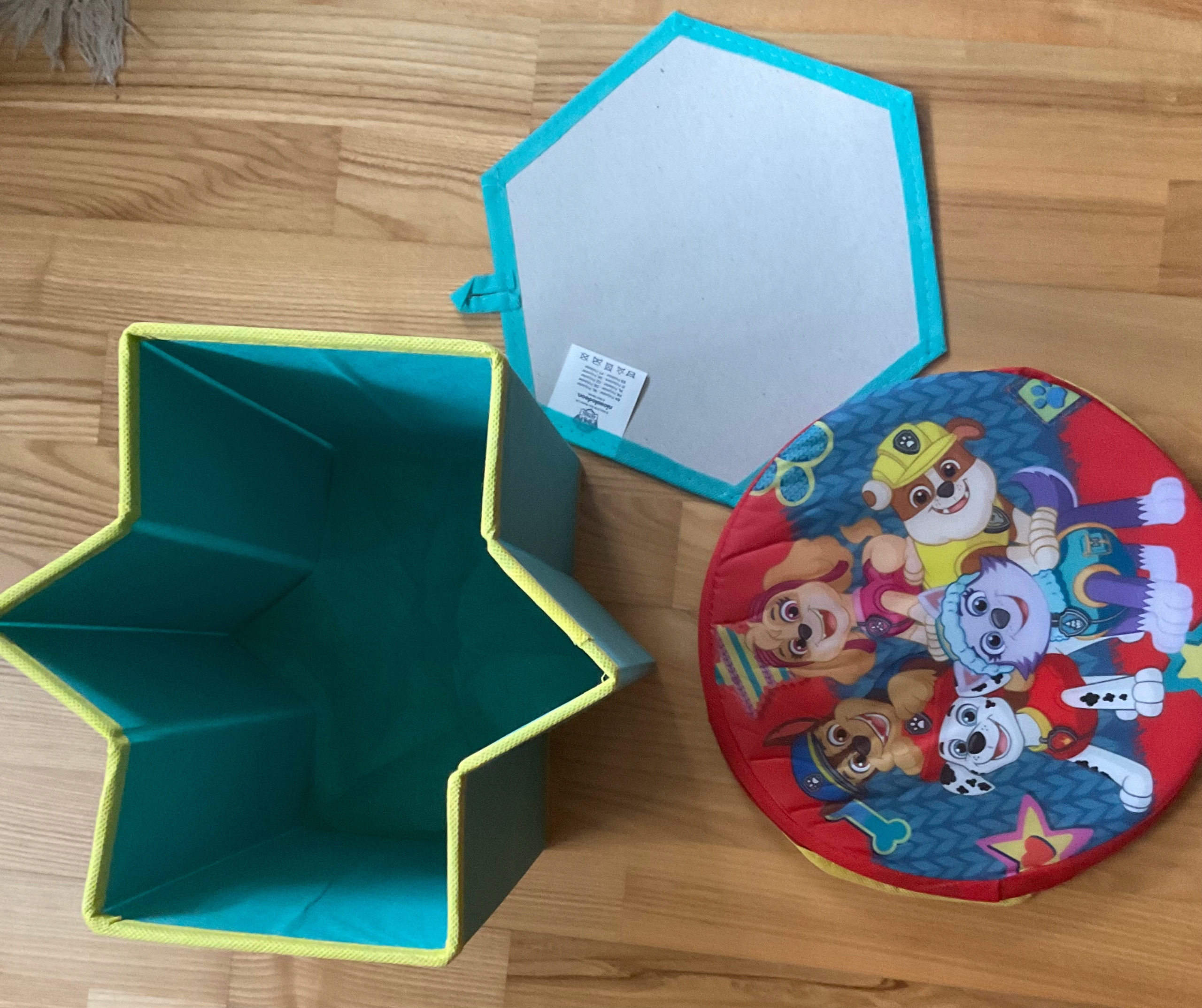 POJEMNIK KOSZ NA ZABAWKI ORGANIZER PUDEŁKO PUFA OLDMAN PSI PATROL 28x28x27 Stan opakowania oryginalne