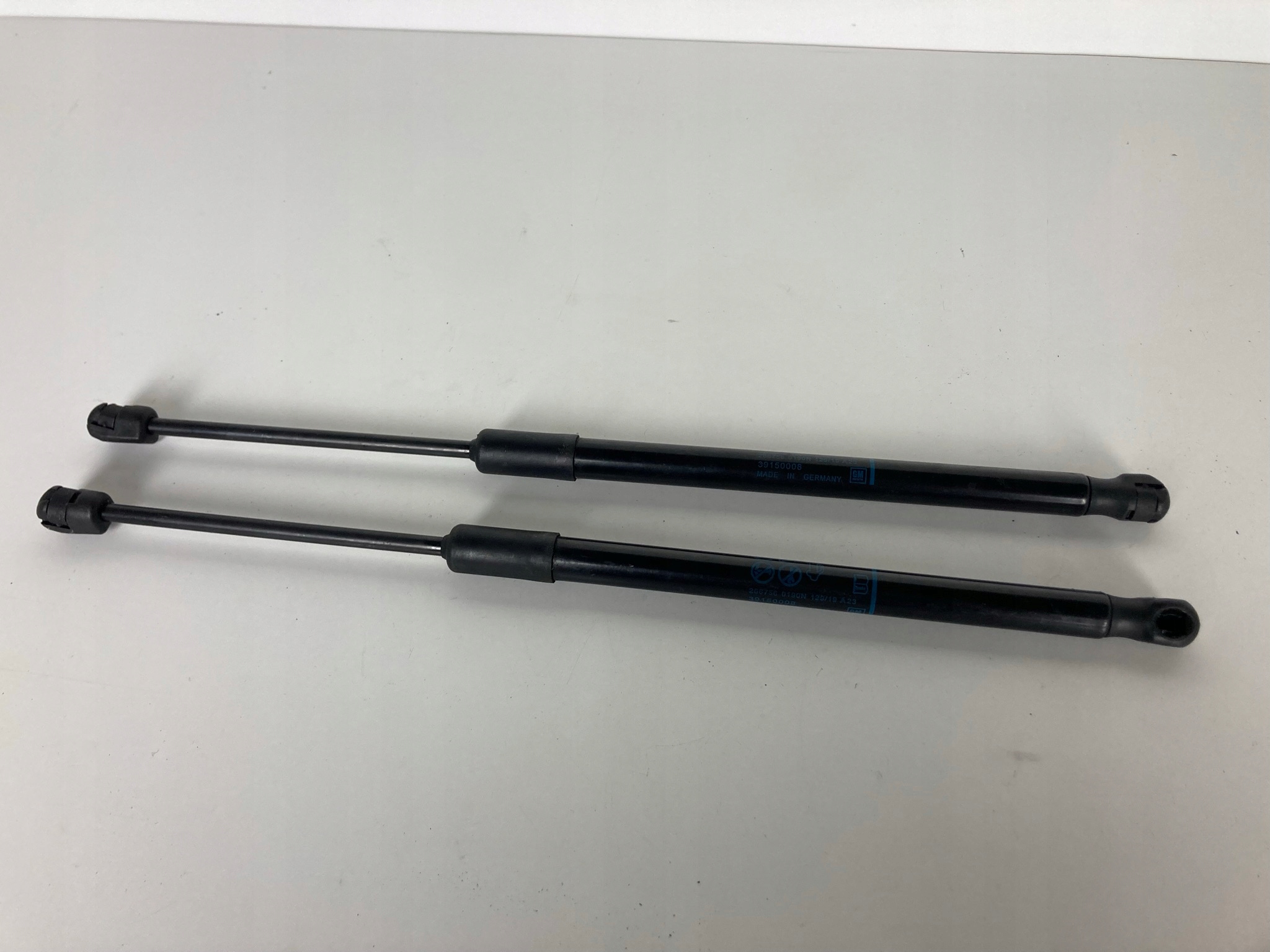 INSIGNIA B KOMBI SILOWNIKI MASKI KOMPLET 39150008