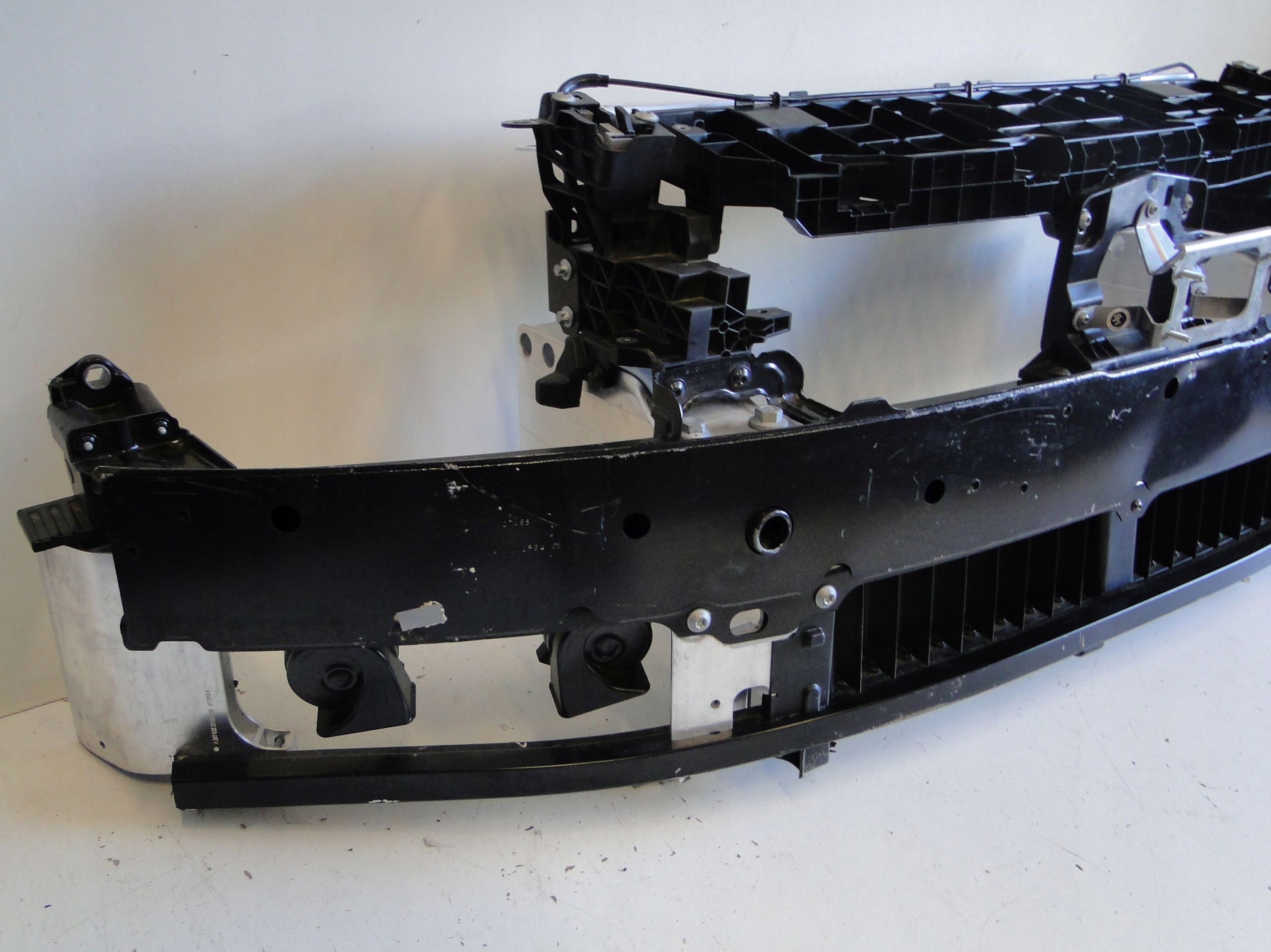 MERCEDES EQE 295 SEDAN PAS PRZEDNI WZMOCNIENIE CZOŁOWE PRZÓD BELKA STREFA Typ samochodu Samochody osobowe