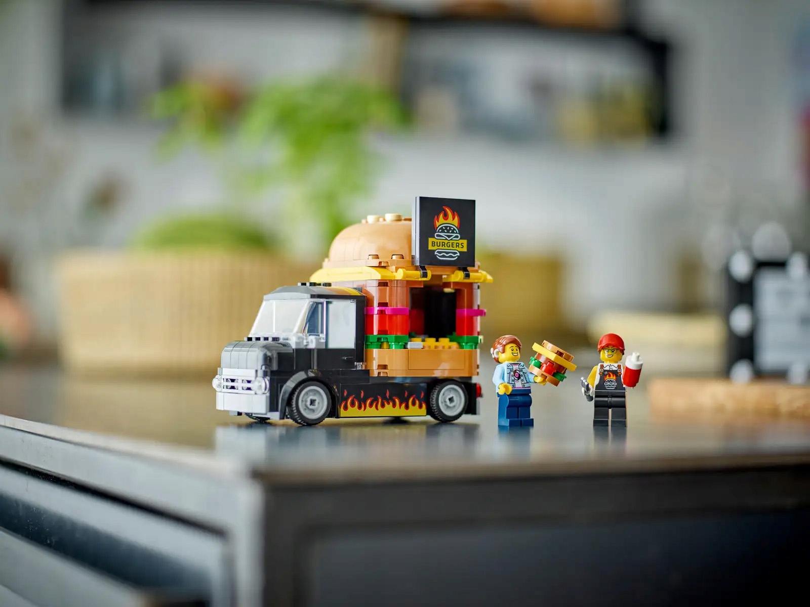 LEGO CITY CIĘŻARÓWKA Z HAMBURGERAMI FAST FOOD TRUCK GRILL + 2 FIGURKI Wiek dziecka 5 lat +