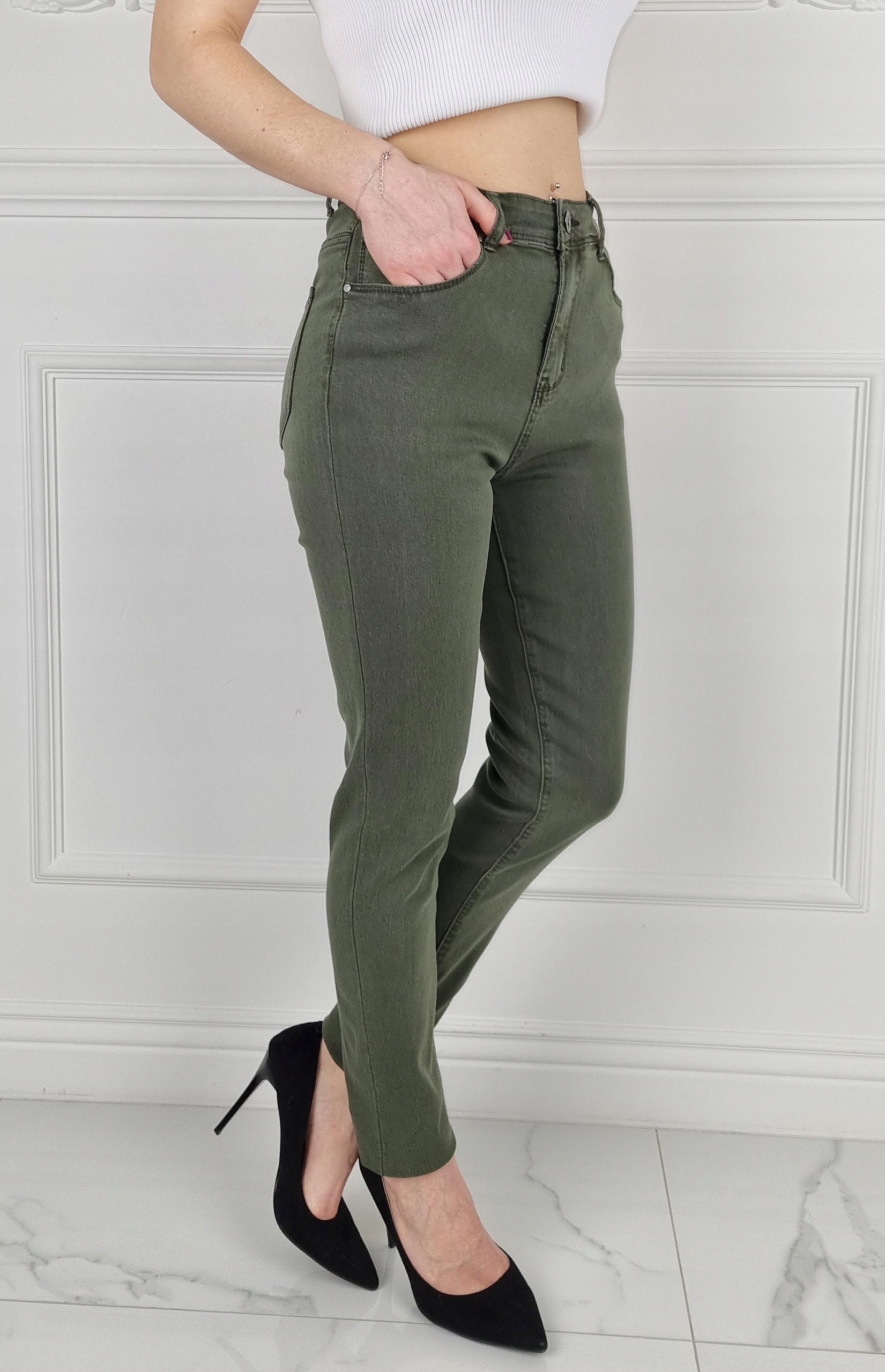 # DAMSKIE SPODNIE JEANSOWE WYSZCZUPLAJĄCE KOLORY # Model 628