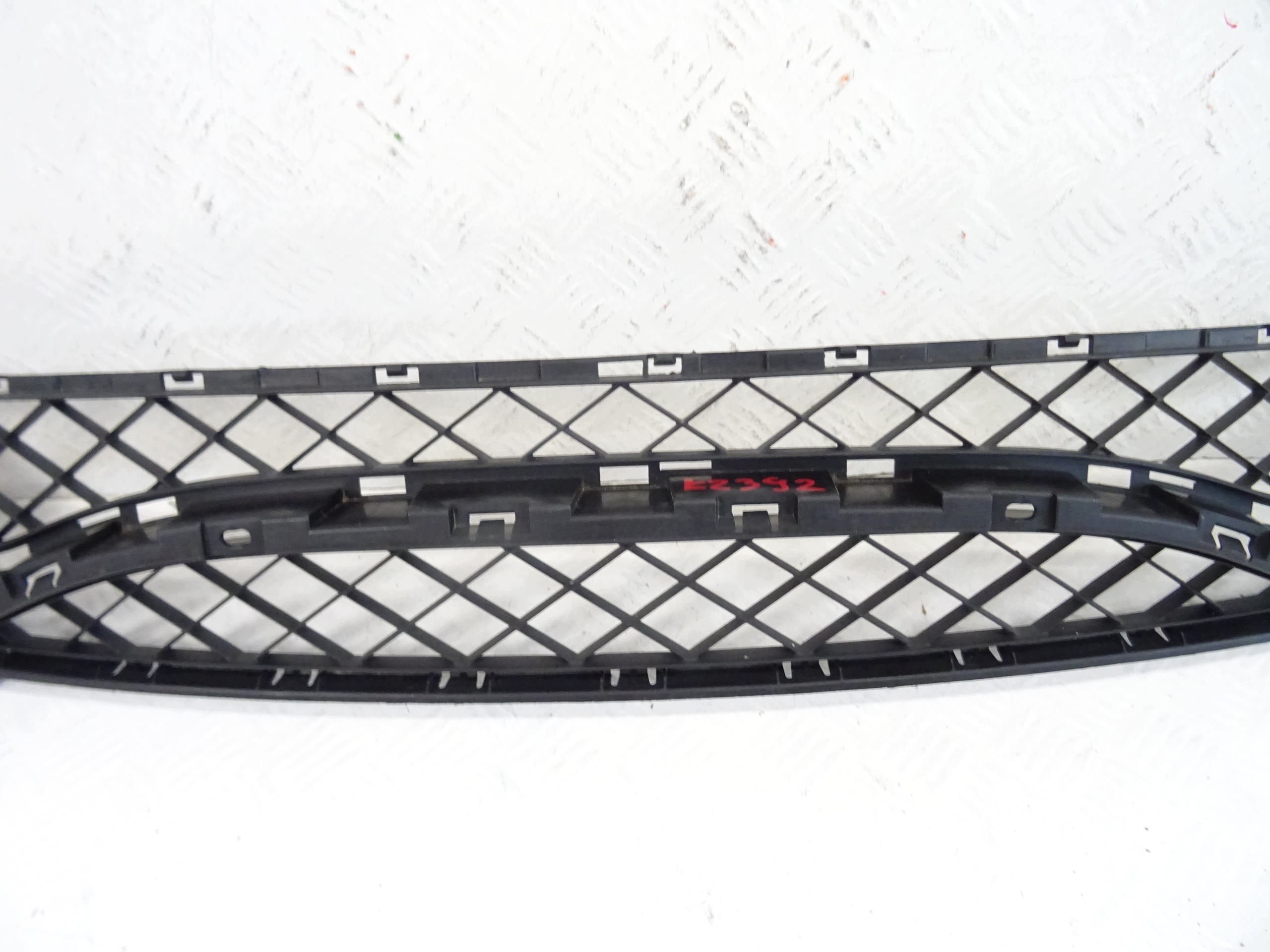 grid of a bumper front central RENAULT CLIO III RS 8200899585