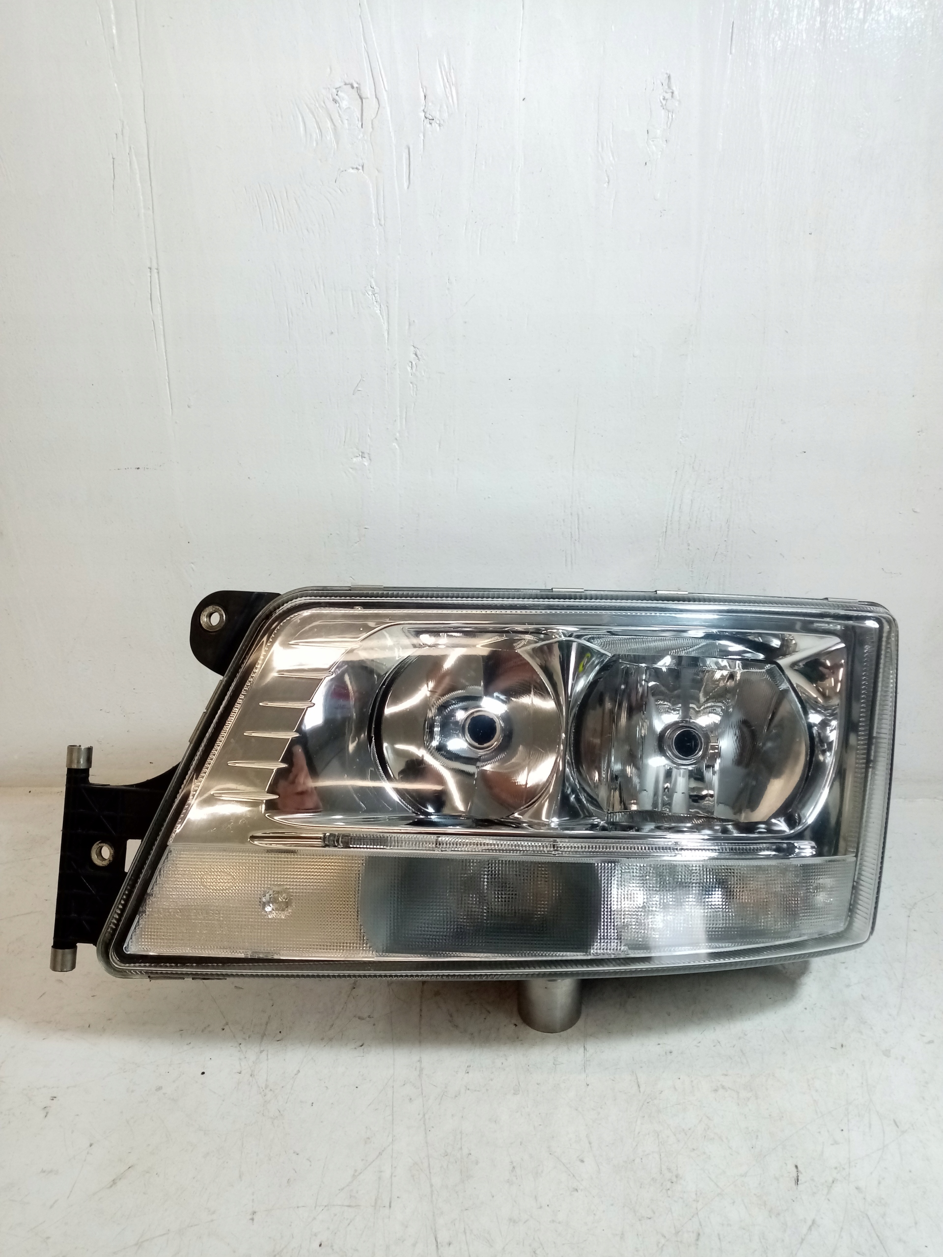 light left front MAN TGS 131-MA503-11-EL