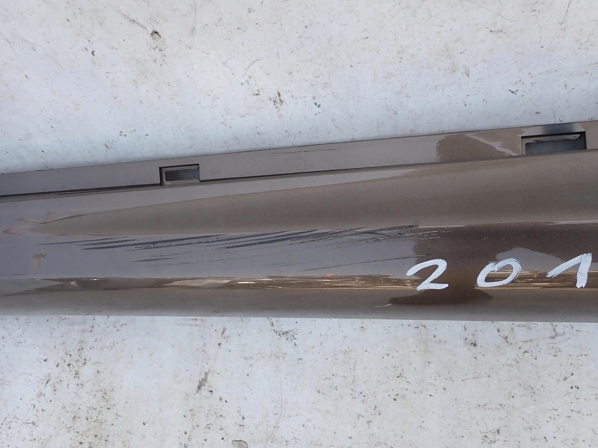 VOLVO XC60 and 1 LIFT 13-17 moulding threshold right