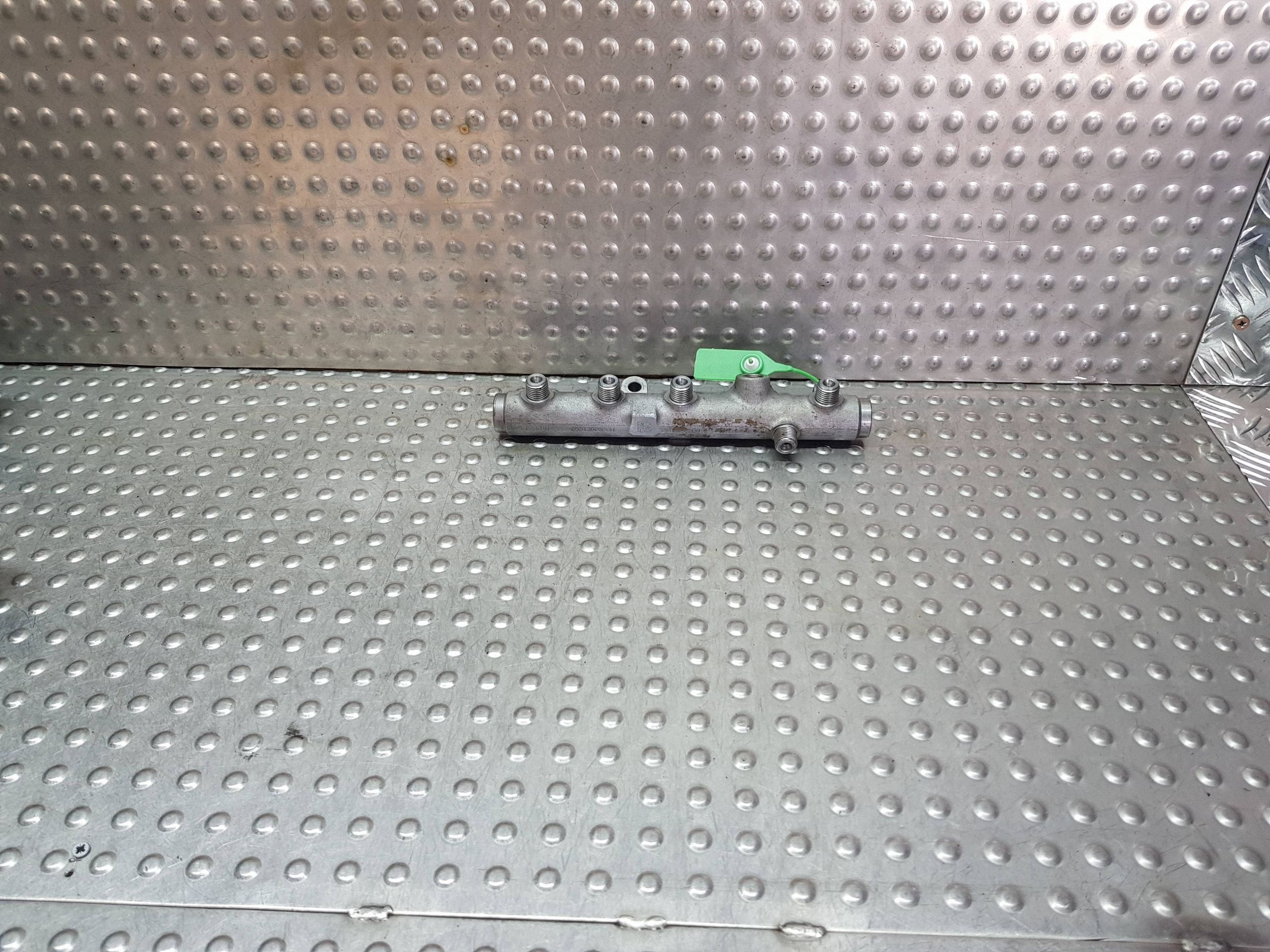 injection ramp left 059130089AH AUDI A4 B8 A5 8T A6 C6 3.0 TDI