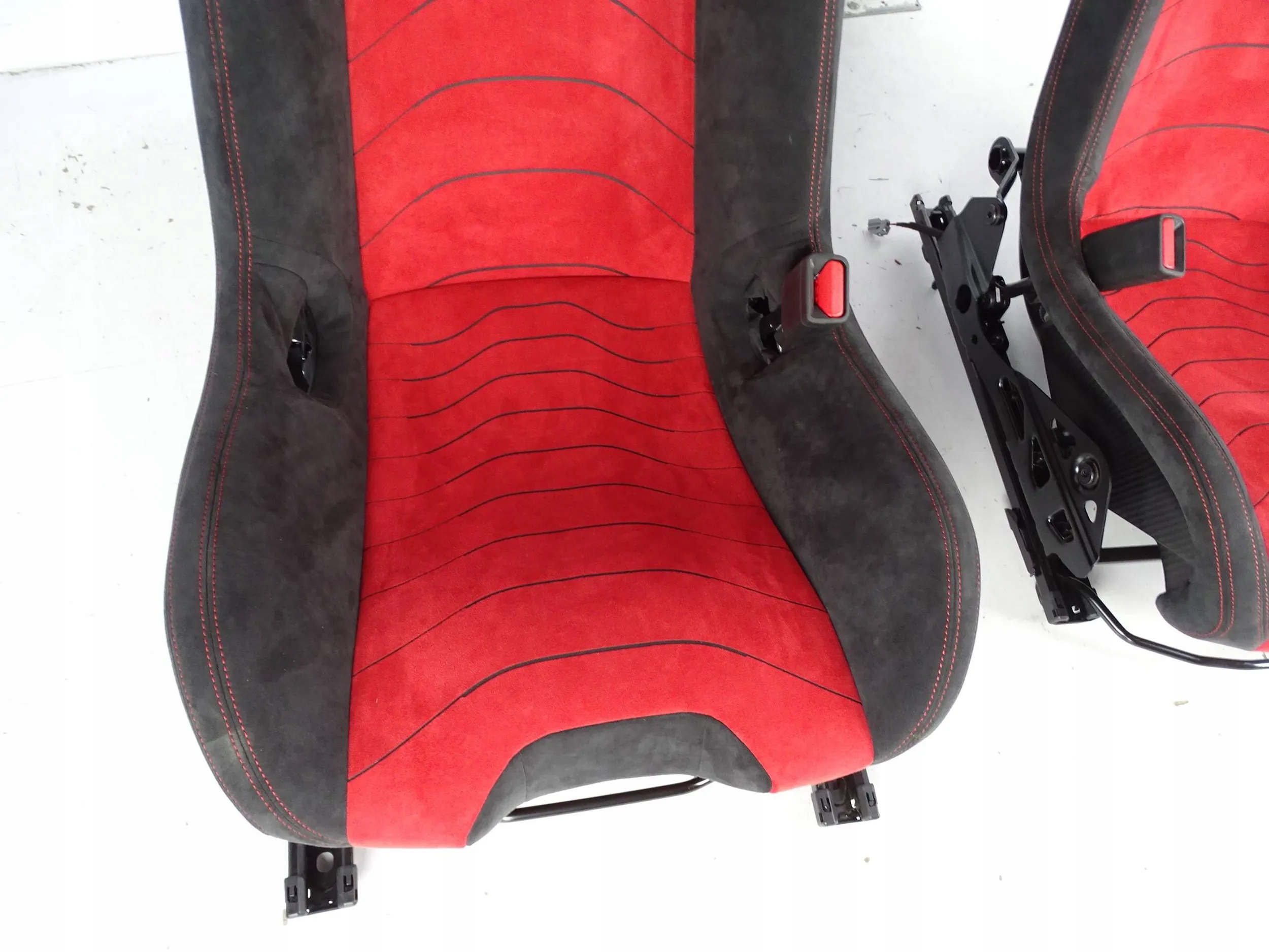 кресла MASERATI MC20 M240 Carbon