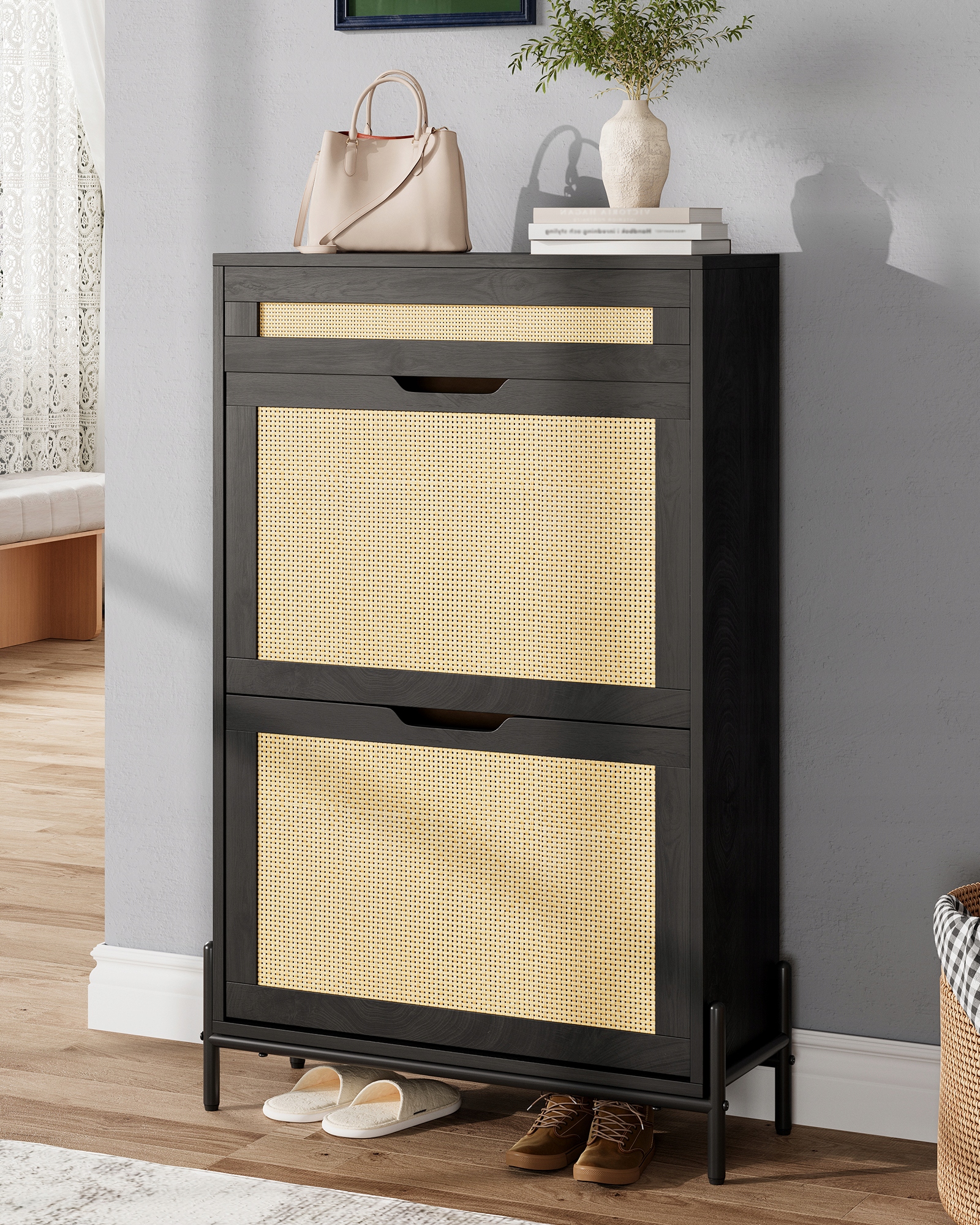 Botník, 2 výklopné zásuvky, nastavitelné police, černý