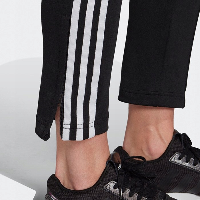 ADIDAS SST TRA GD2361 SPODNIE DAMSKIE ORIGINALS 40 Fason inny