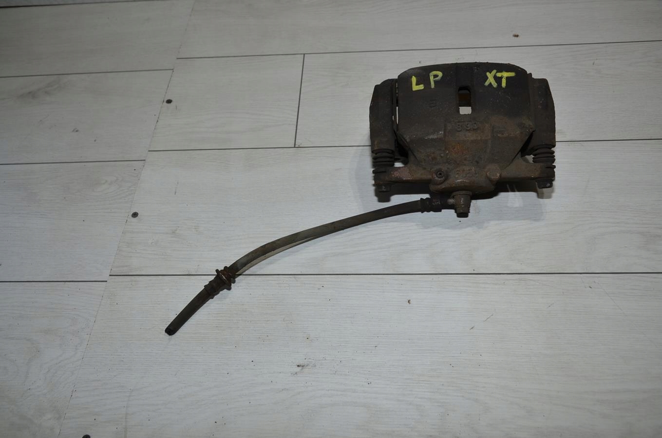 caliper left front Nissan X-Trail t31