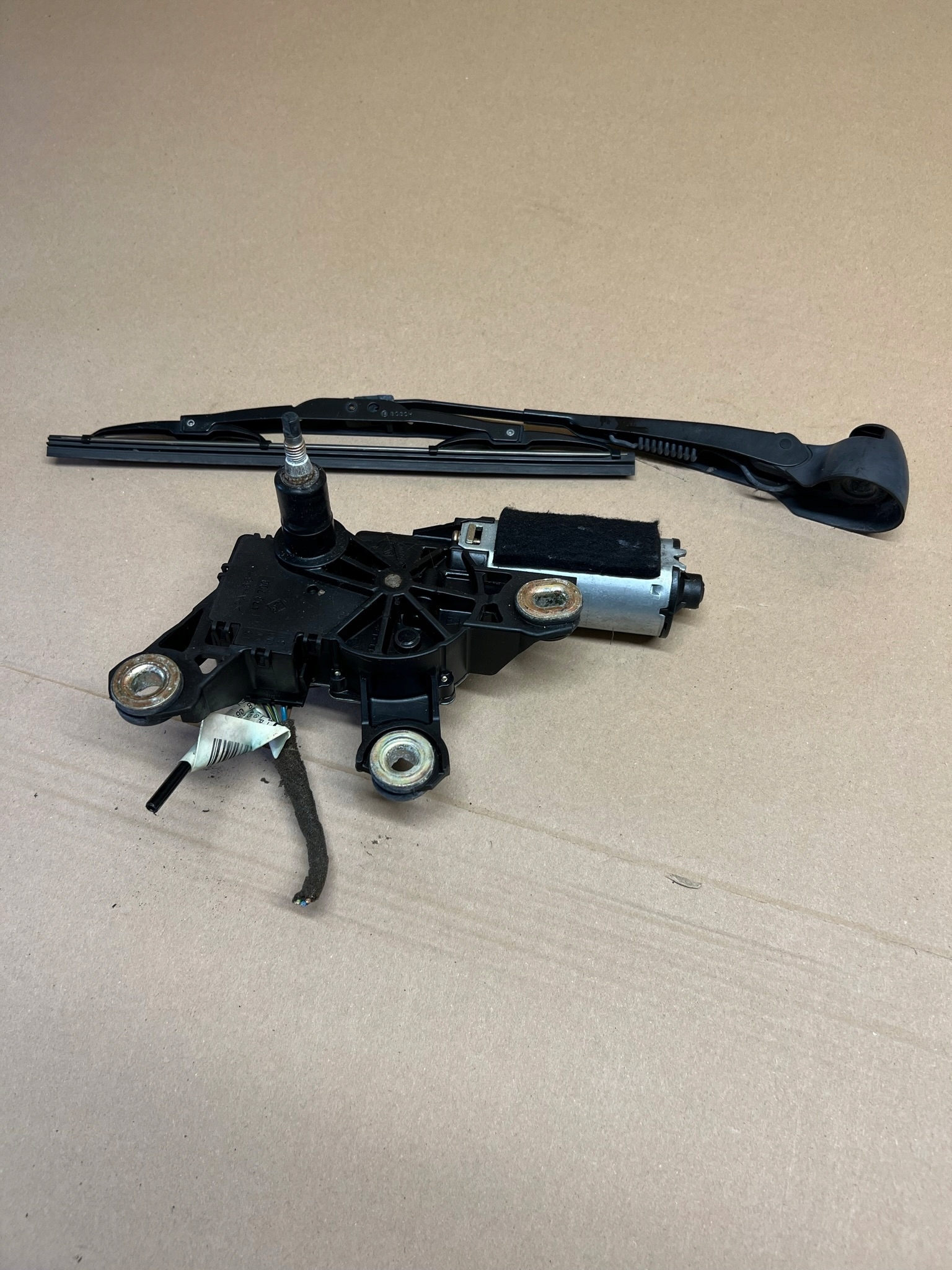 VW LUPO ЗАДНИЙ СТЕКЛООЧИСТИТЕЛЬ VALEO + РЫЧАГ