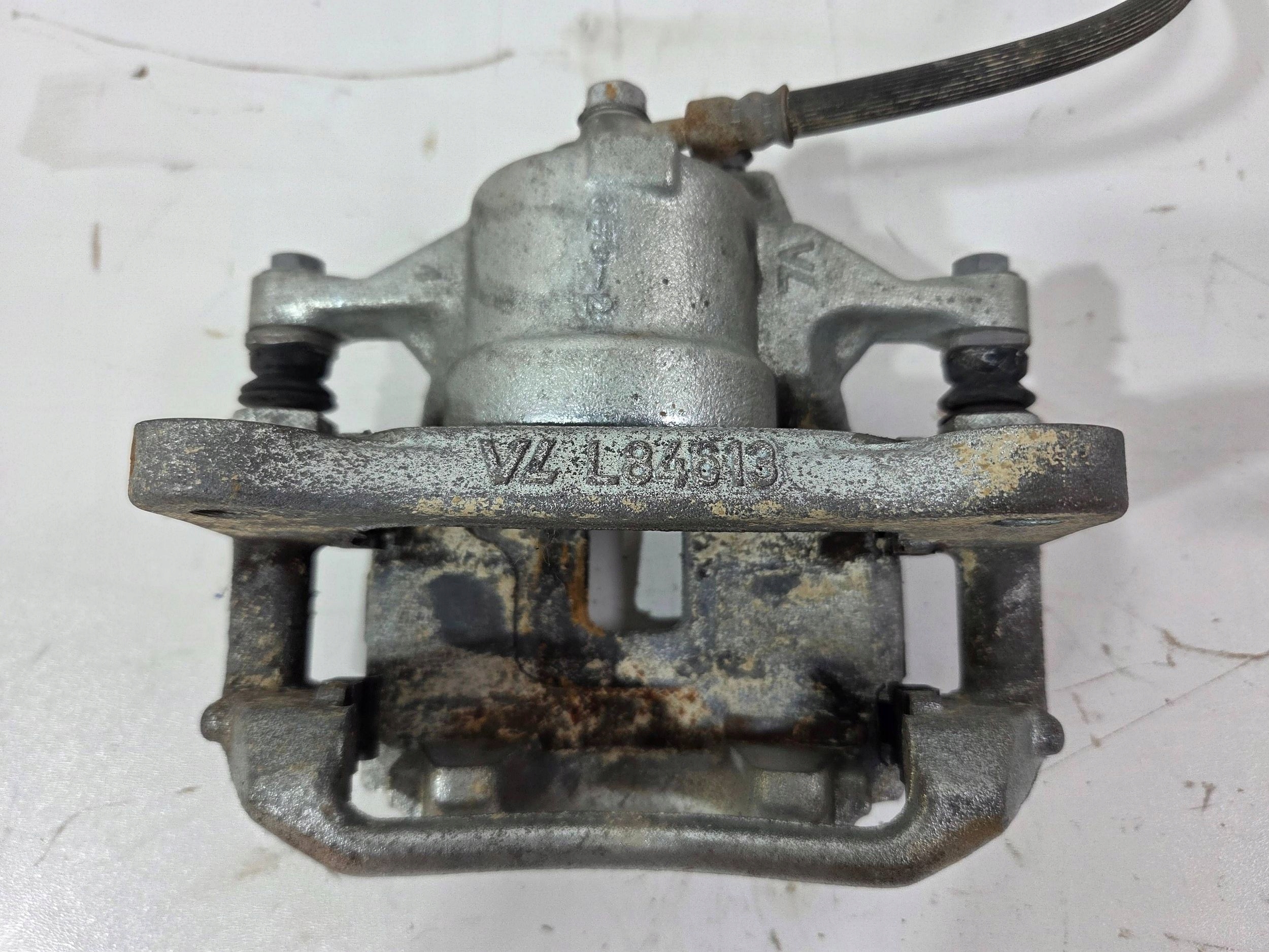 Toyota Yaris Cross caliper brake front L89764 (B735)