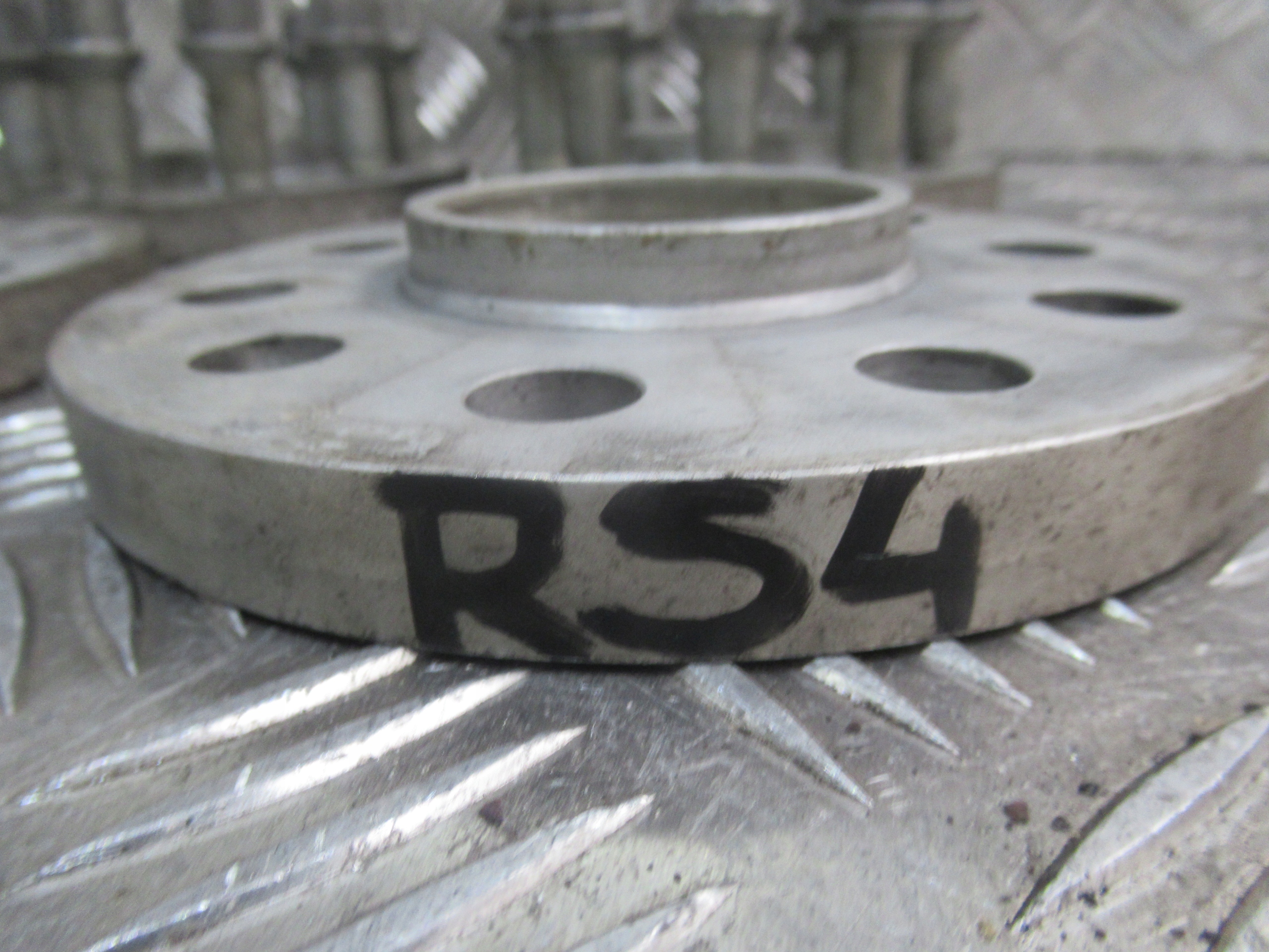 DYSTANSE SRUBY SZPILKI AUDI A4 RS4 B8 A5 RS5 KOMPLET Kod producenta A5 8T A4 B8 ŚRUBY SZPILKI KOŁ FELG ALUMINIOWY