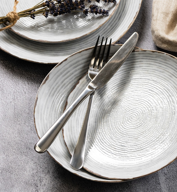 LUBIANA BOSS KERAJET SERWIS 12/36 OBIAD 101|9015 Zawartość zestawu Talerz deserowy Talerz głęboki Talerz obiadowy