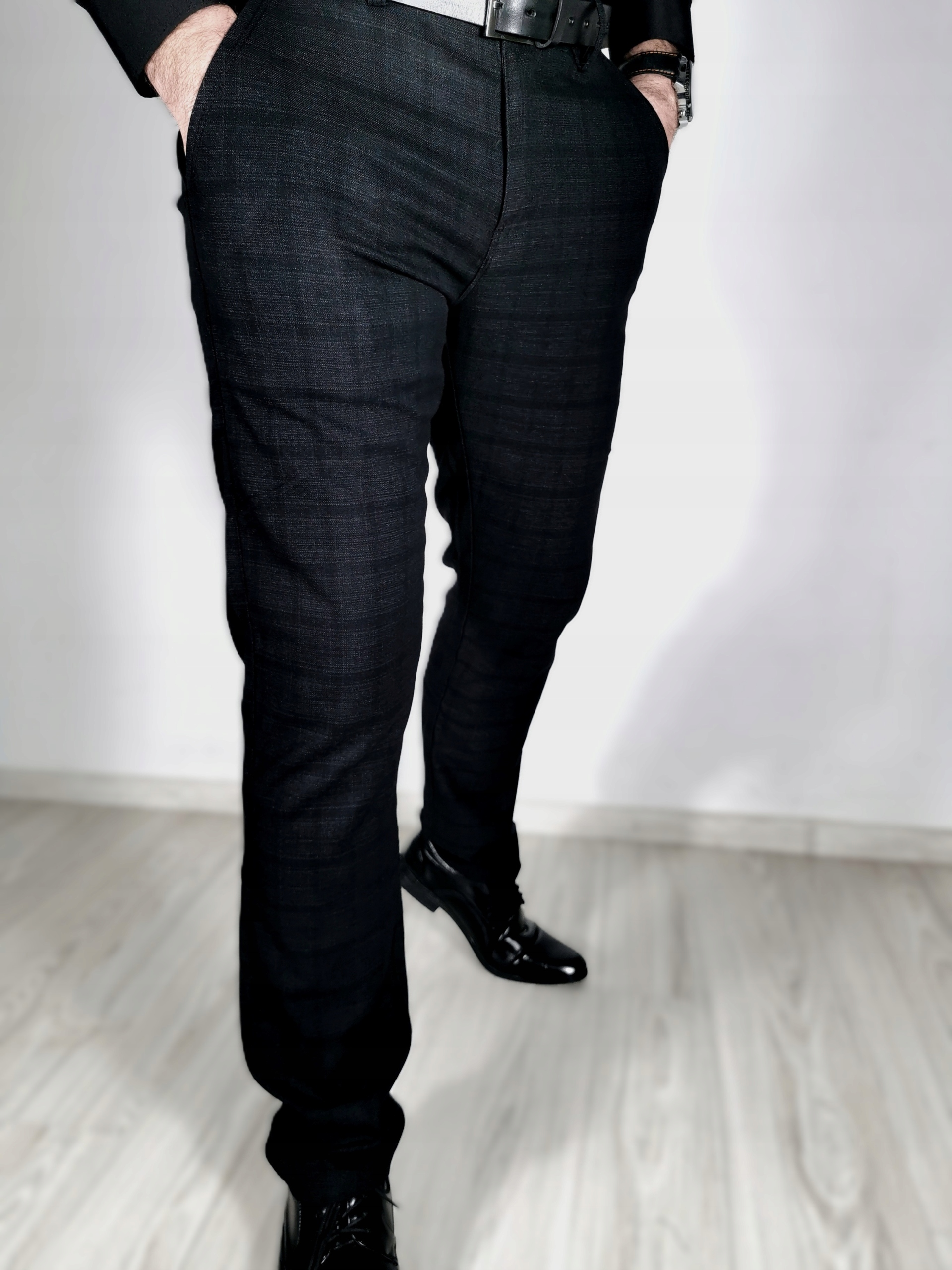 Pánské černé elegantní kalhoty s kostkovaným vzorem Jednoduchá nohavička Kg 34