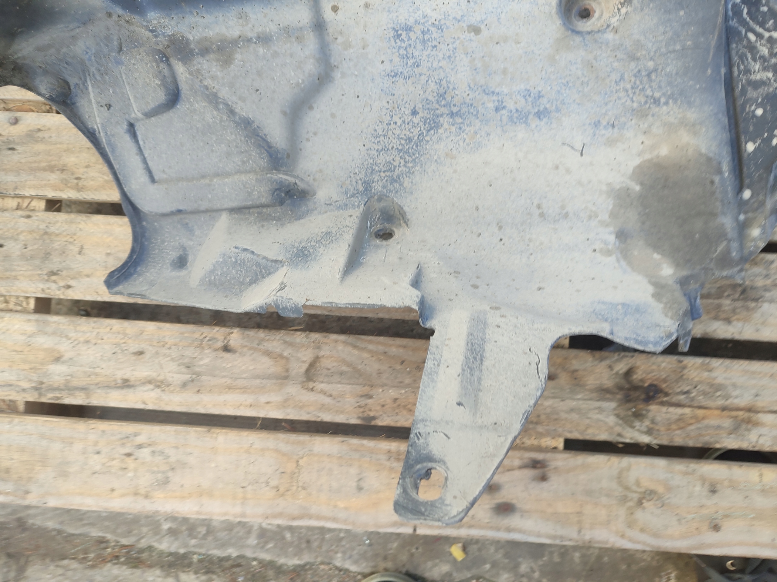 mudguard front front left MERCEDES W204 07- A2046981330 A2046981130