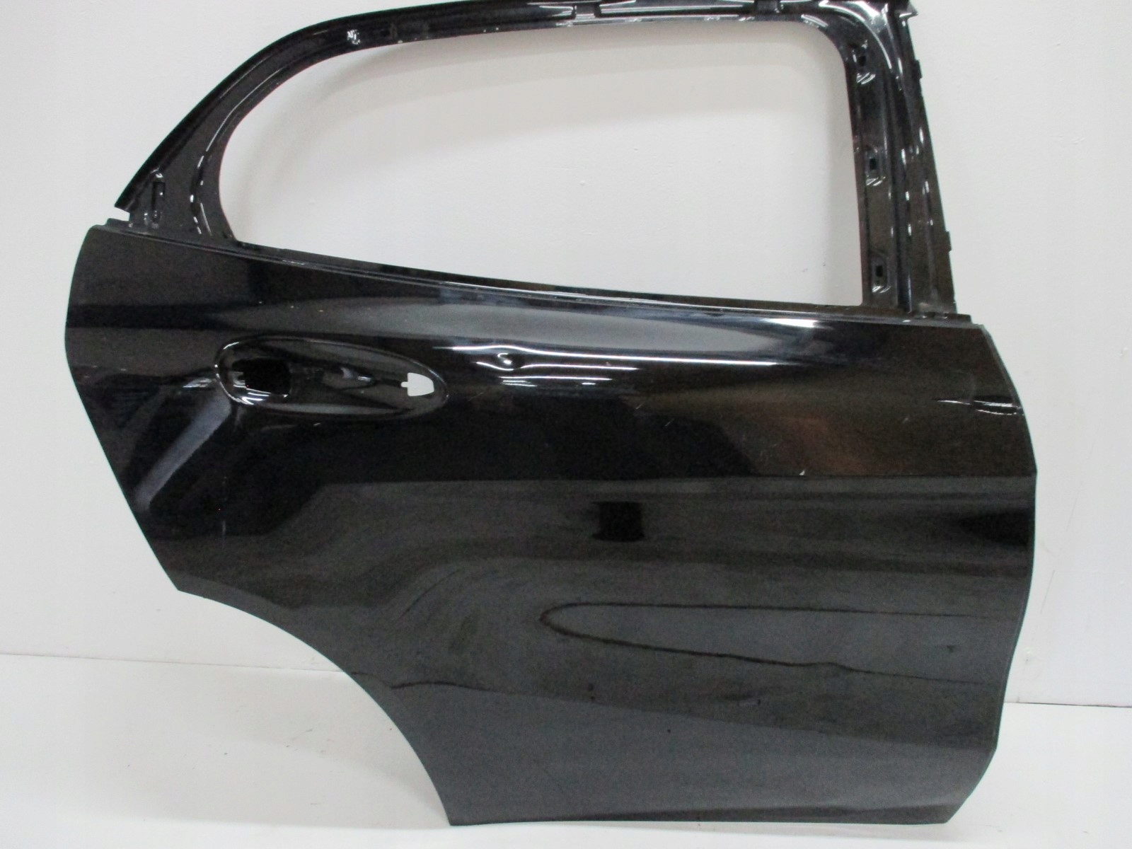 door right rear. MERCEDES GLA A1567320210