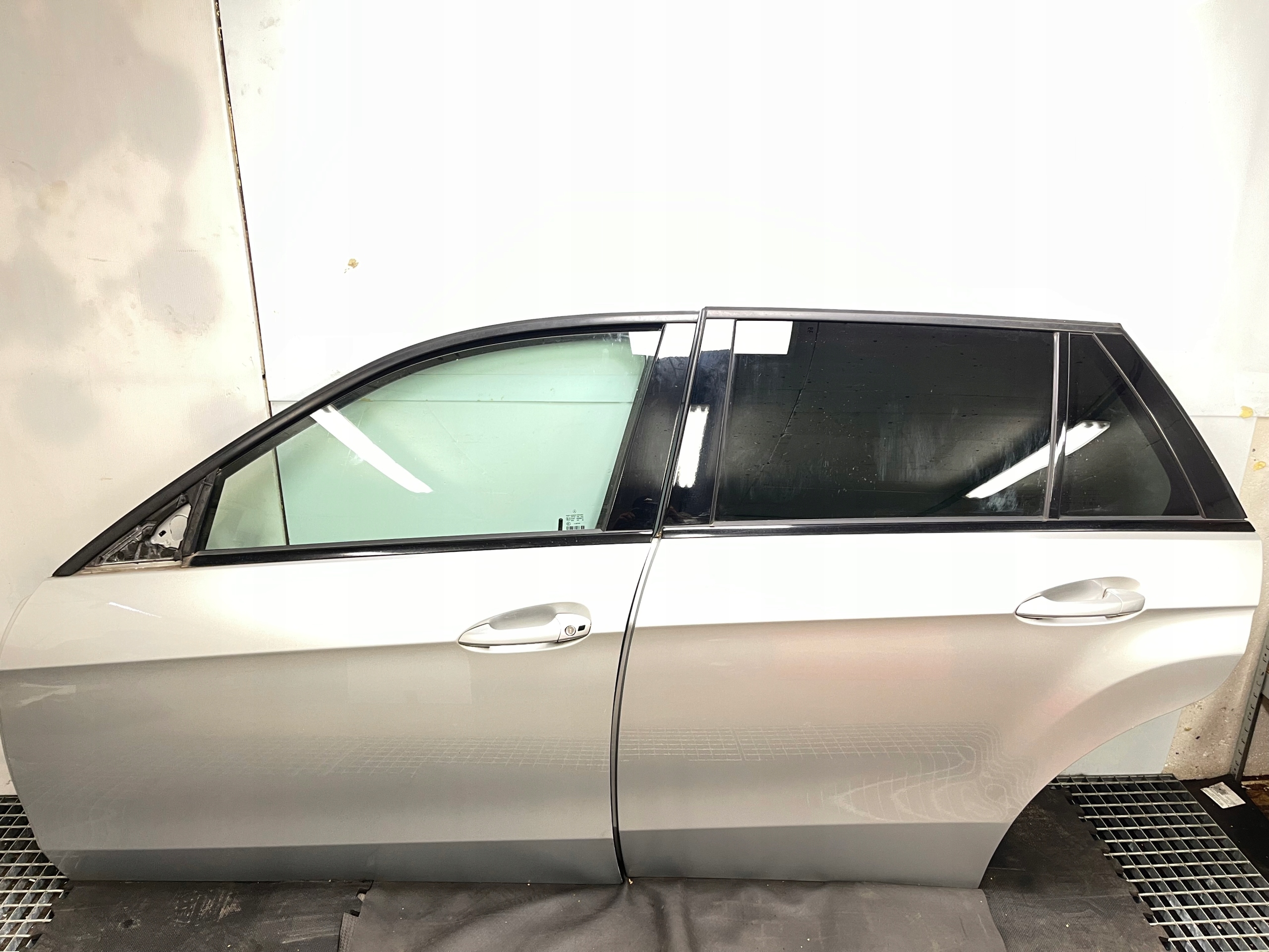 MERCEDES E W212 door left front left front 775 original lakier EUROPA