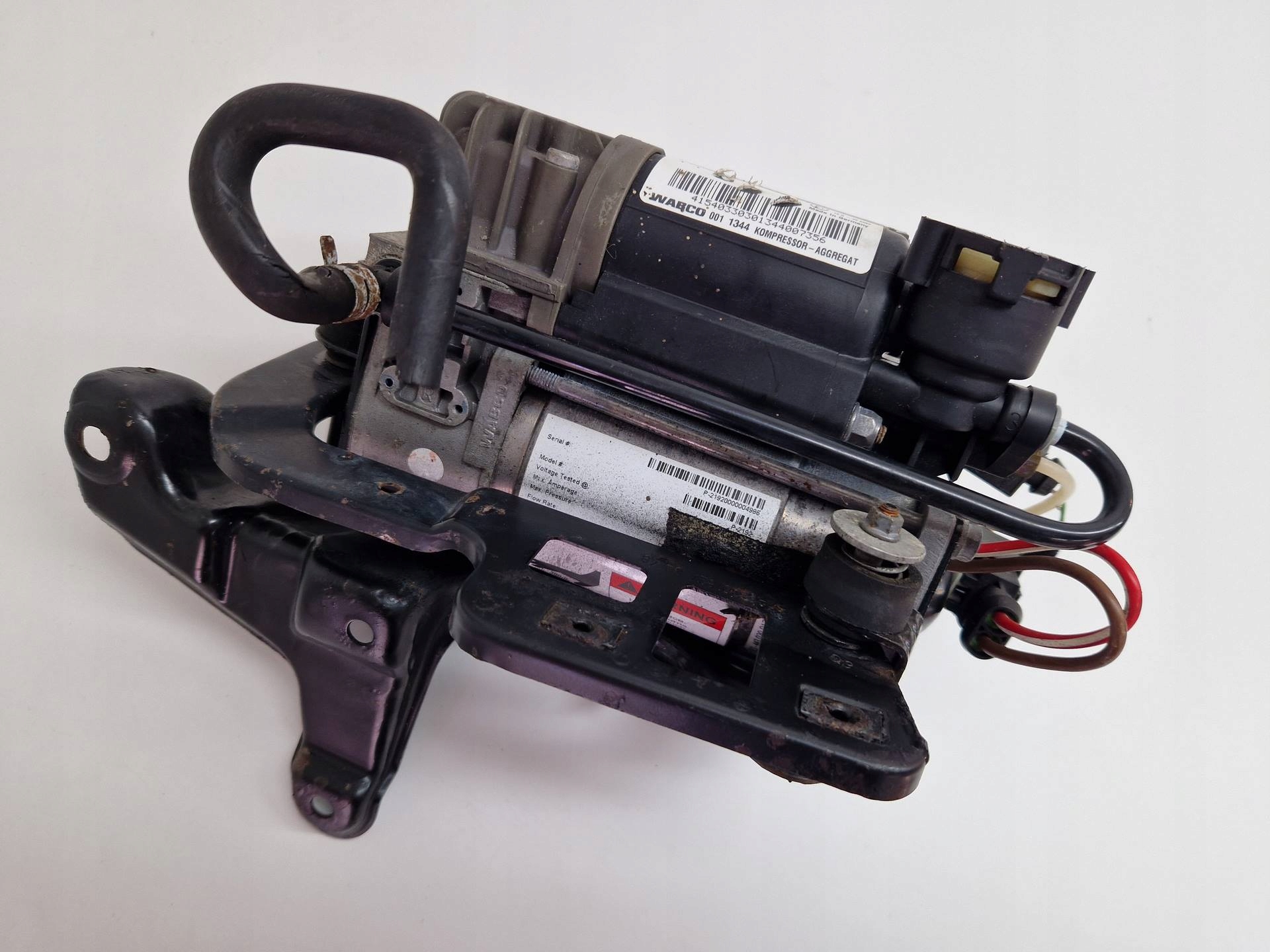 MERCEDES E-KLASA W211 KOMPRESOR A2113200304 2113200304