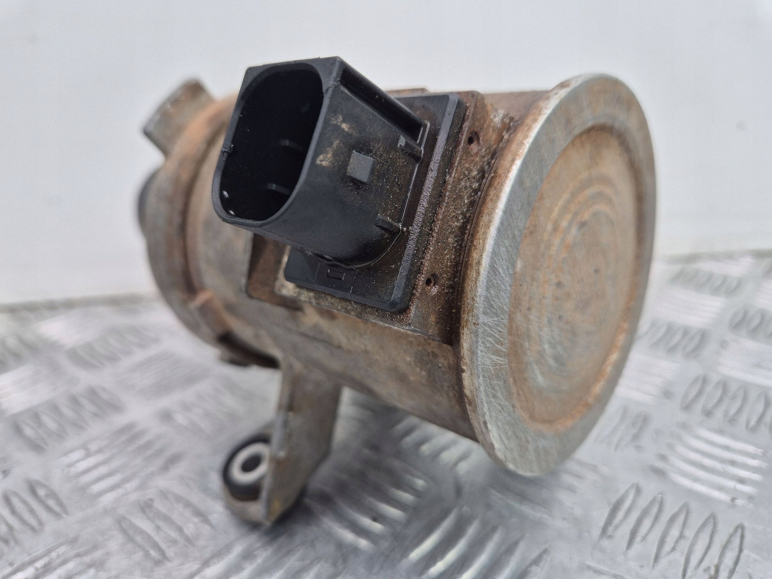 Mercedes C300 W205 water pump A2742000107