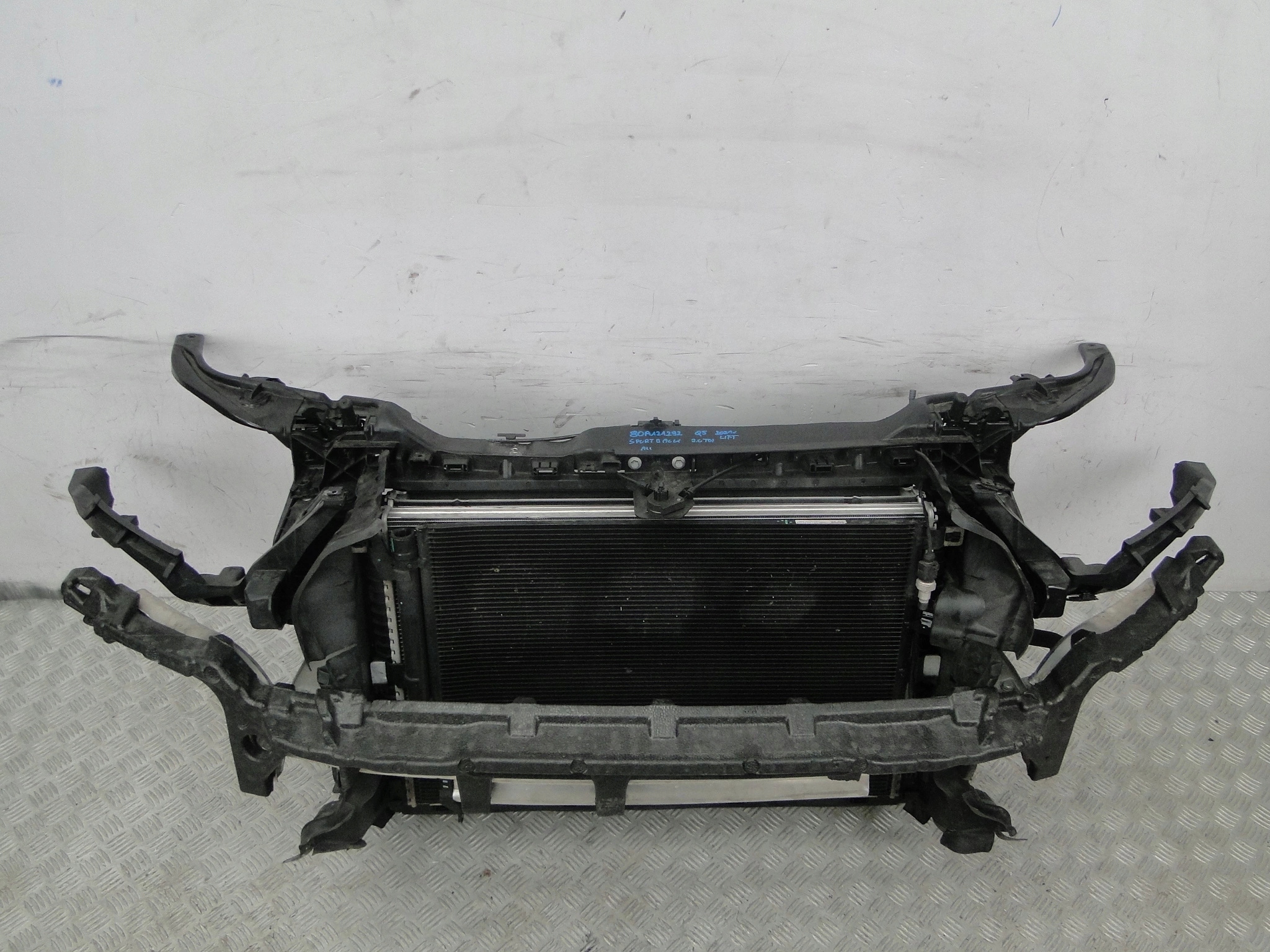 PAS PRZEDNI PRZÓD CHŁODNICE AUDI Q5 LIFT 21R 80A 80F 2.0TDI SPORTBACK Typ samochodu 4x4/SUV Samochody osobowe