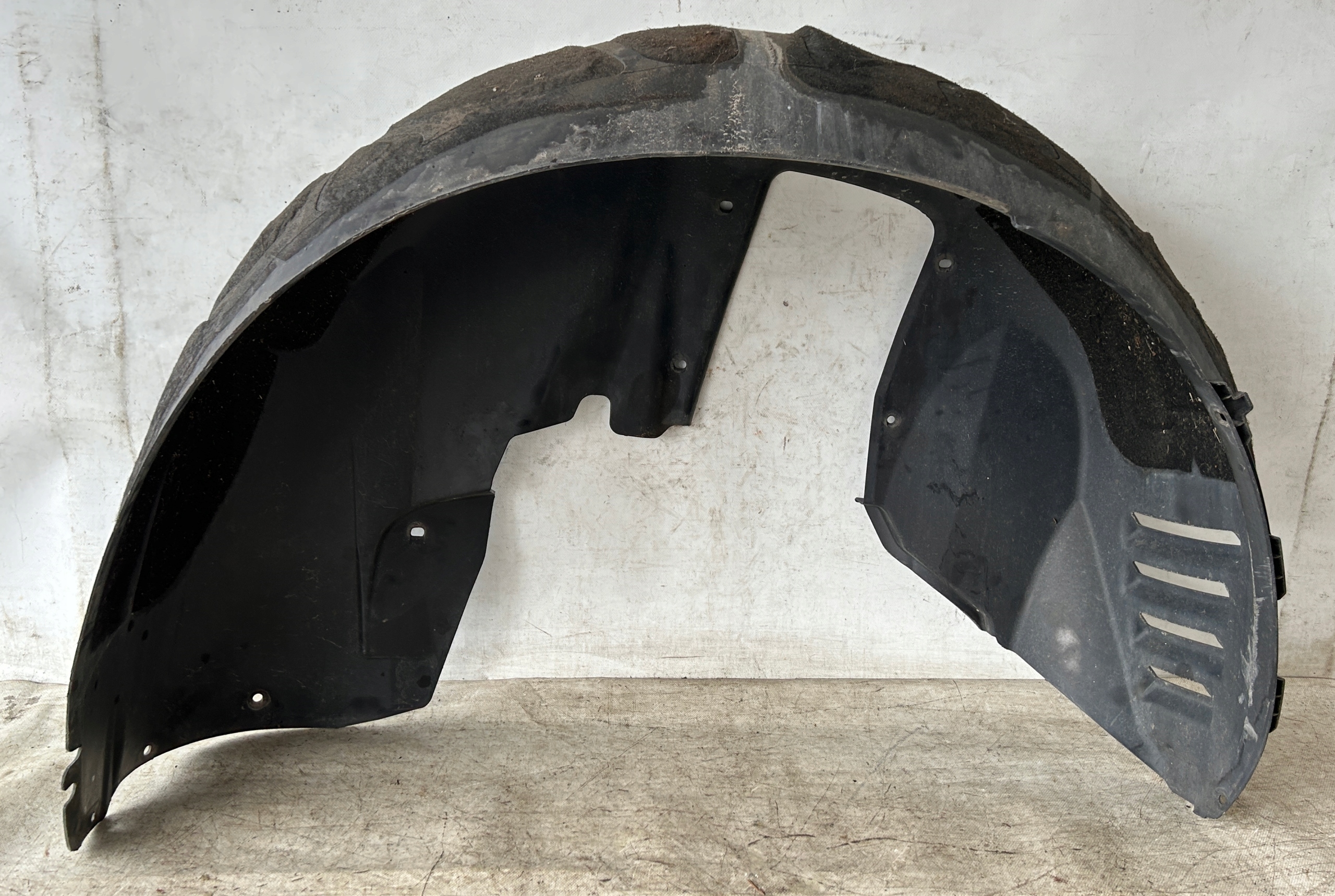 mudguard left rear part LANCIA THEMA 11- 68084291AE