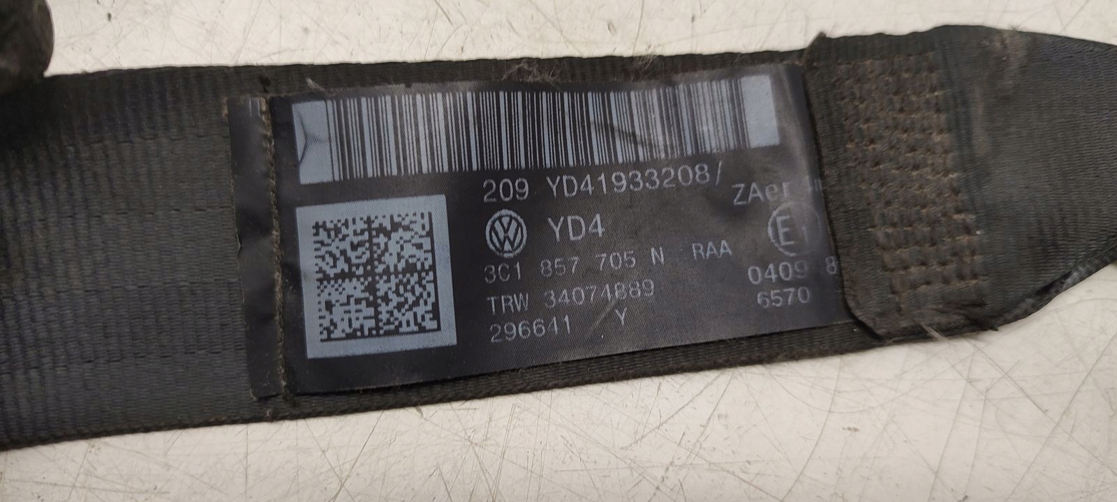 tension belt safety left front VW Passat B6 2,0 TDI CR