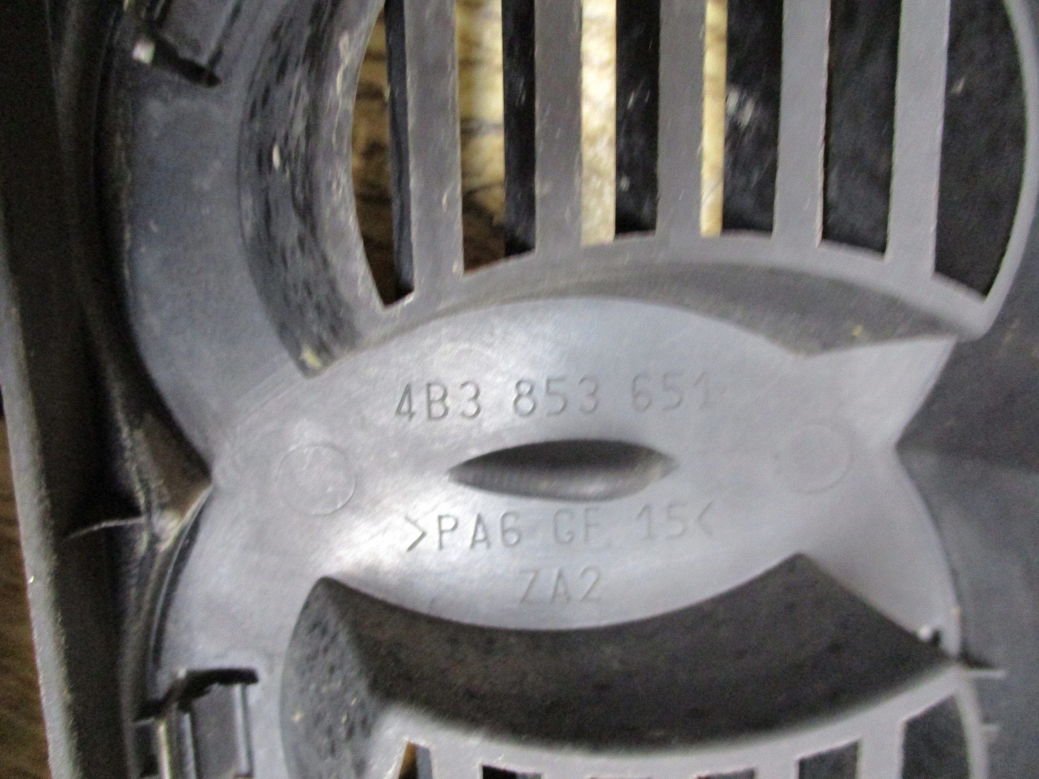 решетка радиатора A6 C5 рестайлинг 4.2 V8 4B3853651