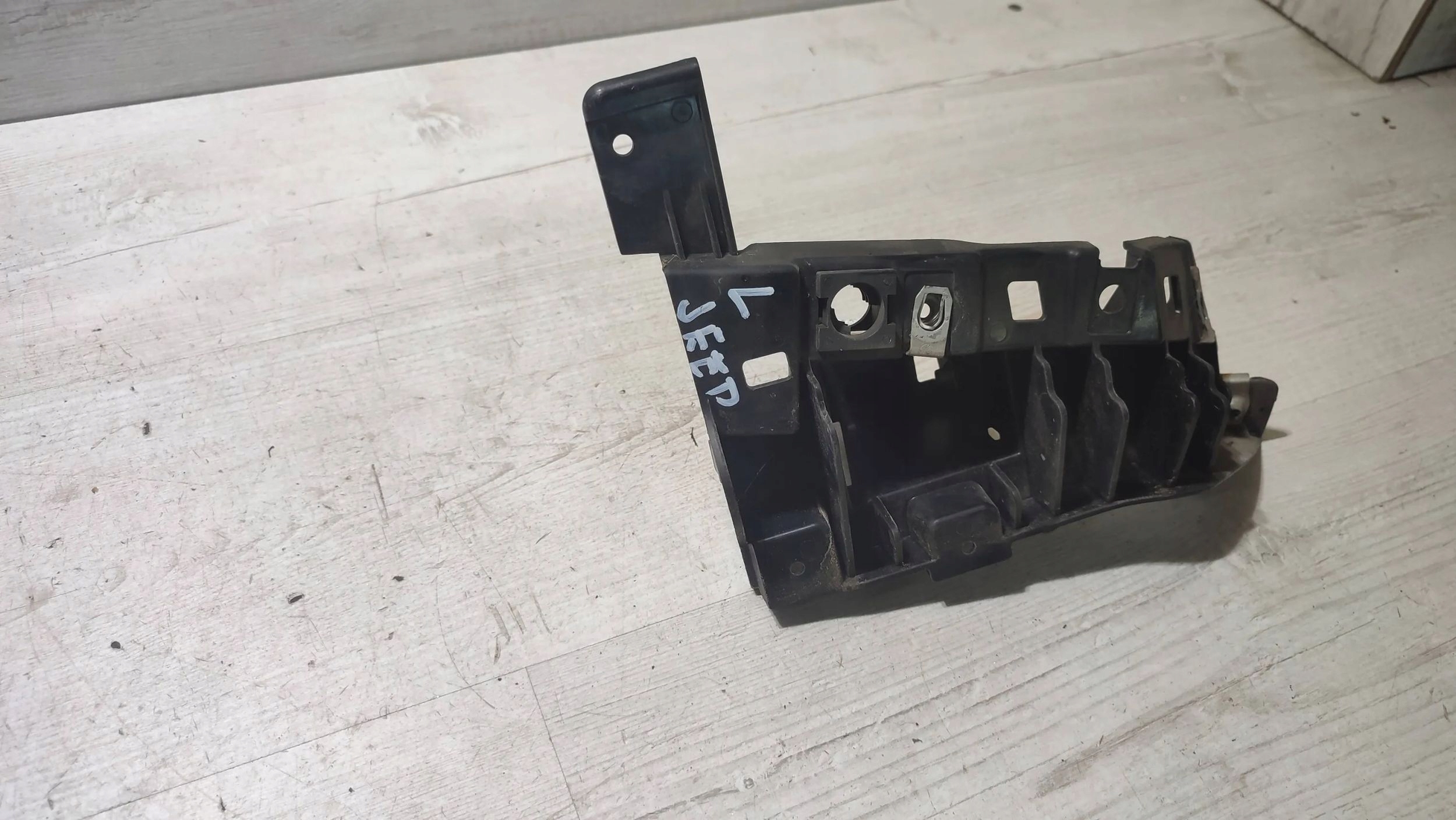 Jeep Cherokee 2015 links Halter / Halter der Stoßstange vorne