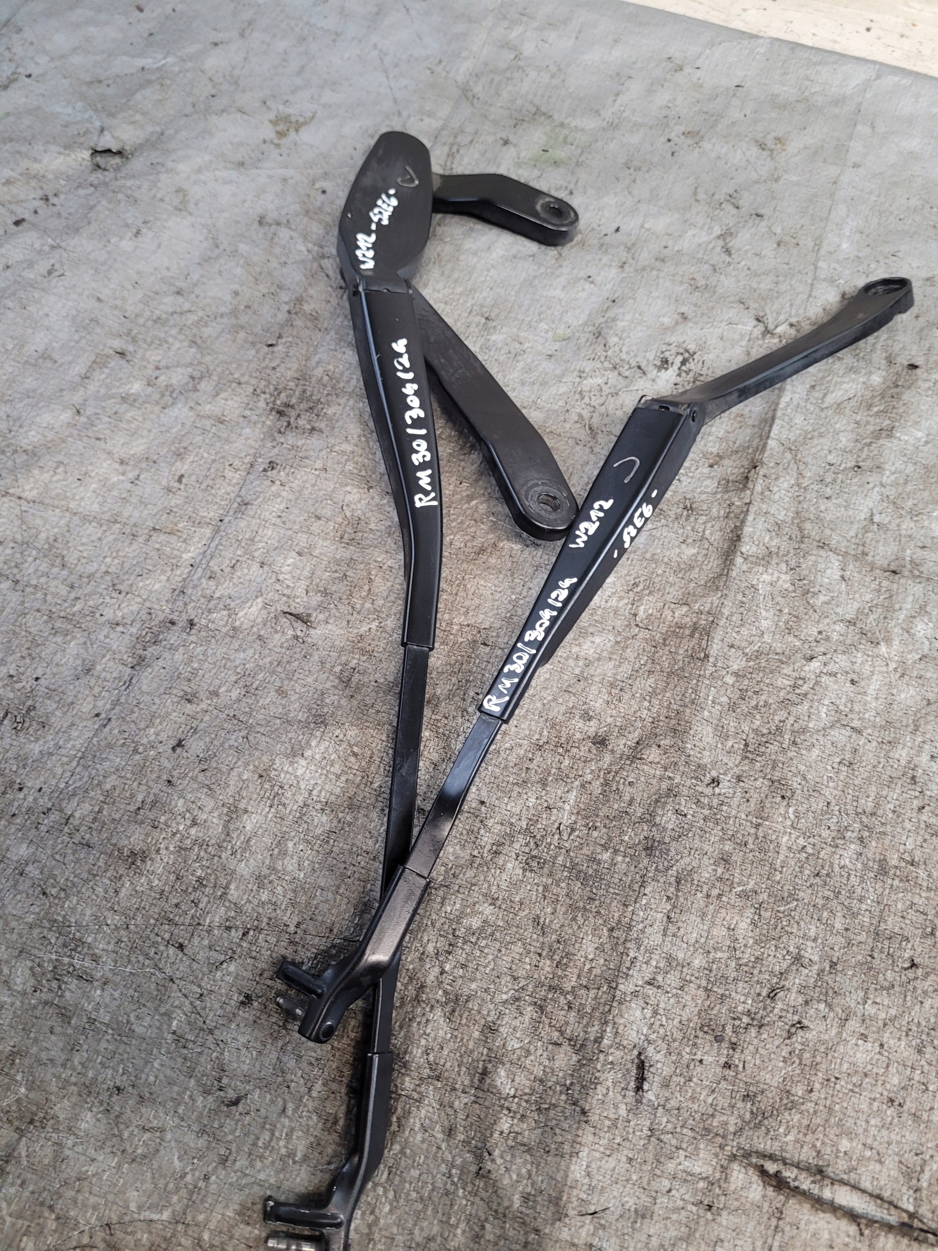 wiper arms front MERCEDES E class W212 13r. EU