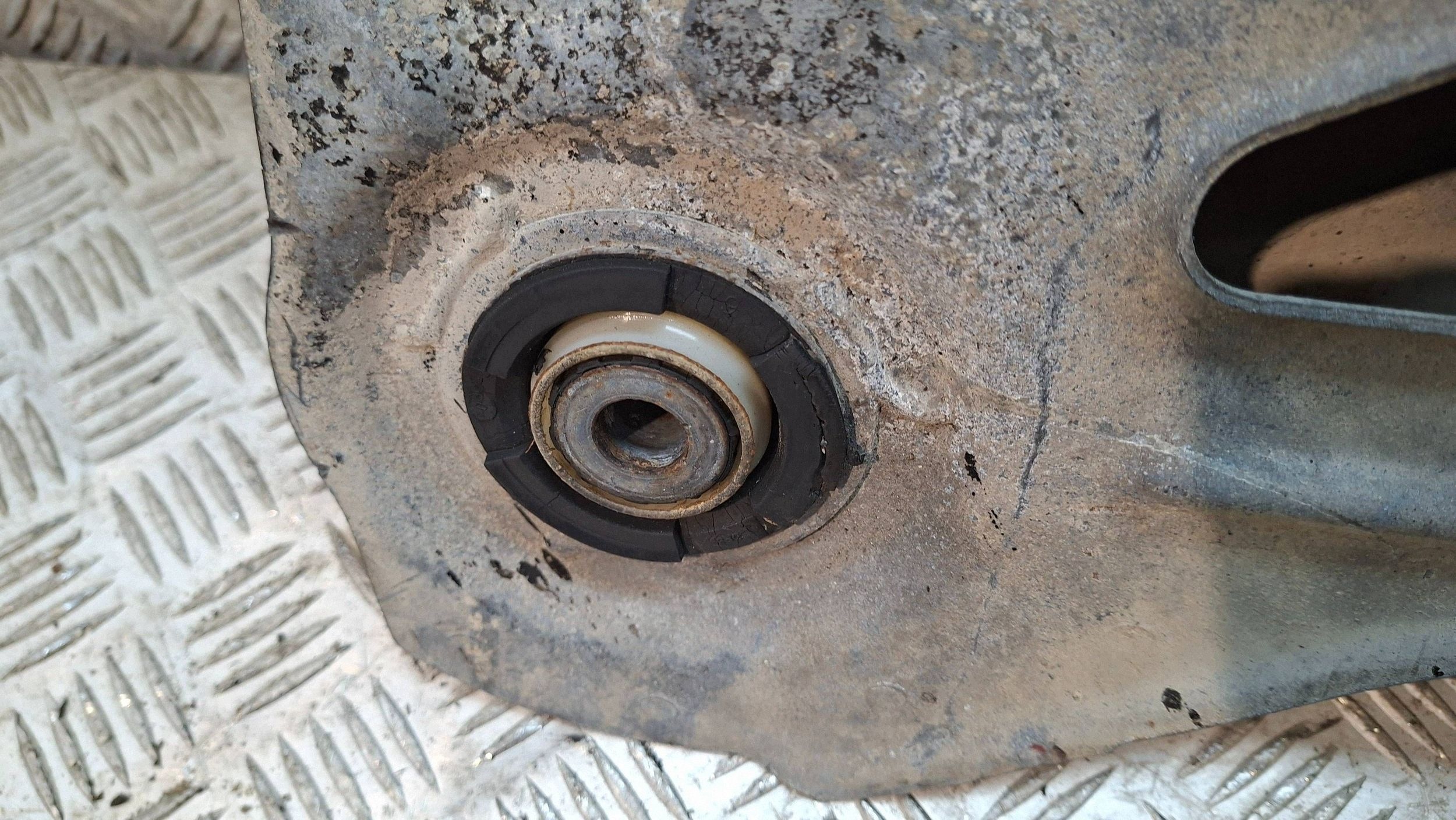 axle beam front 8200626965 RENAULT TARFIC II VIVARO A 2.0 DCI 2006