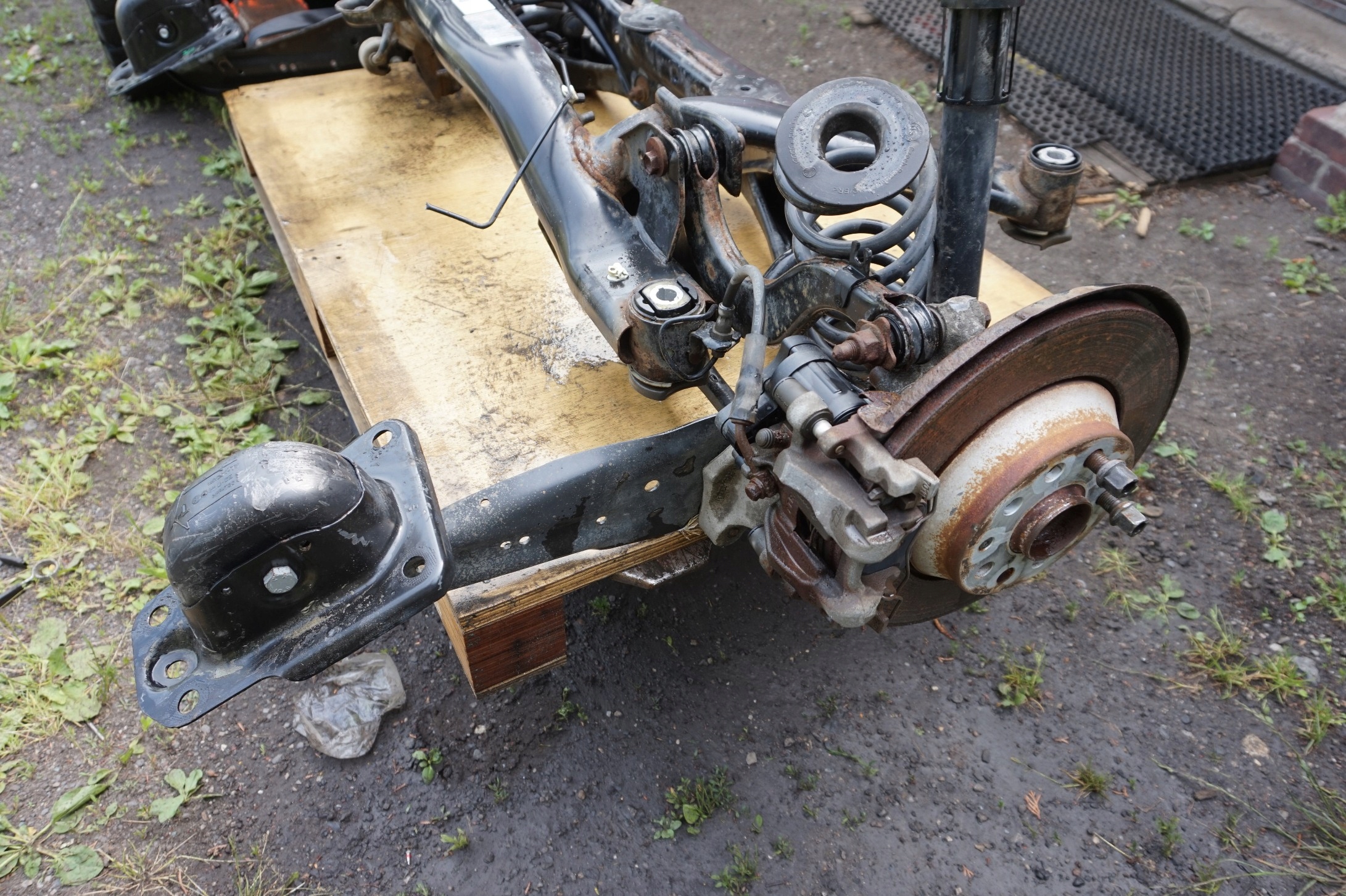 OŚ BELKA TYLNA VW PASSAT B8 4X4 3Q0505235M Typ samochodu Samochody osobowe